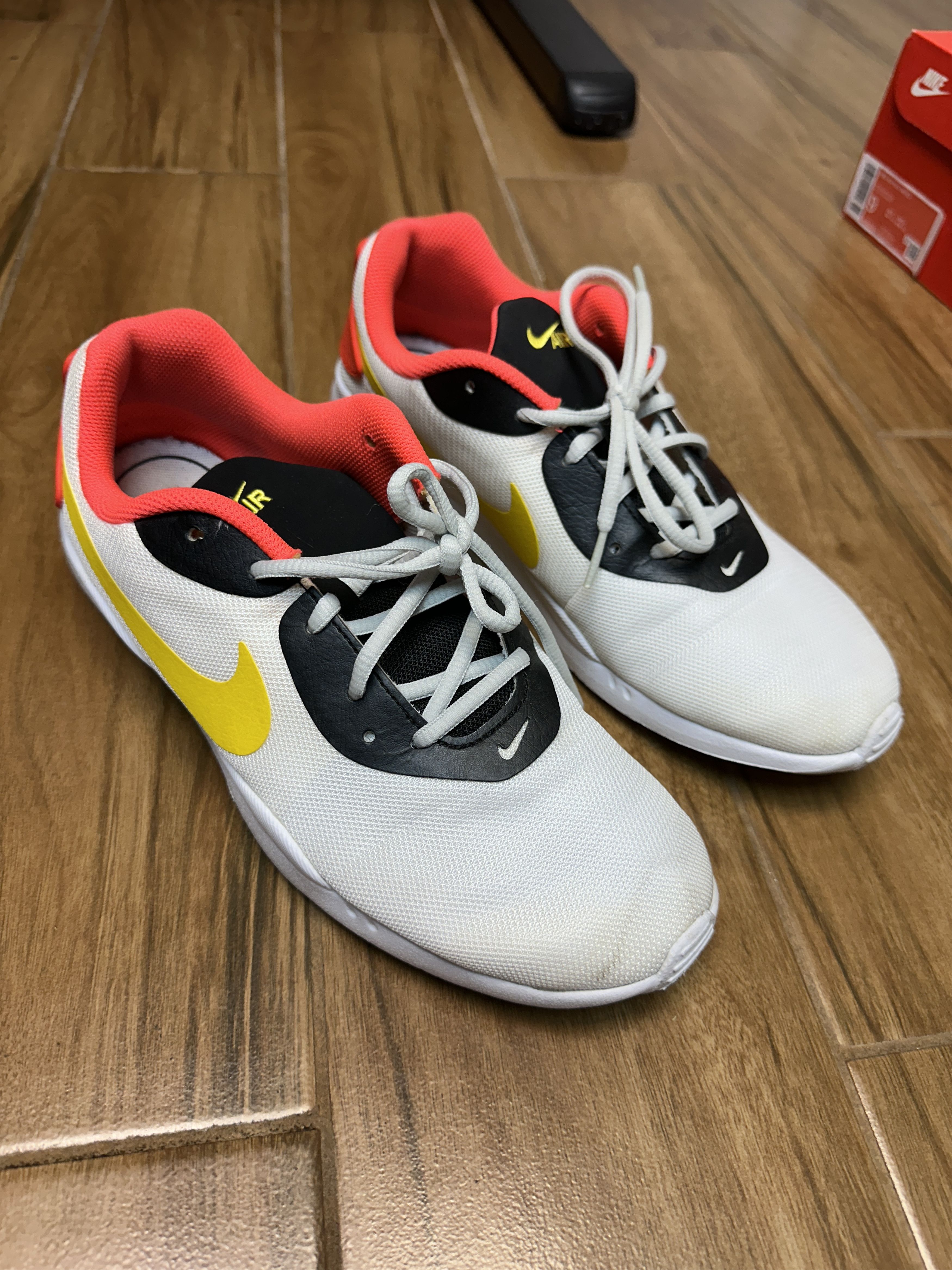 Nike Nike Air Max Oketo White/Bright Crimson/Chrome Yellow Size US 9 / EU 42 - 2 Thumbnail