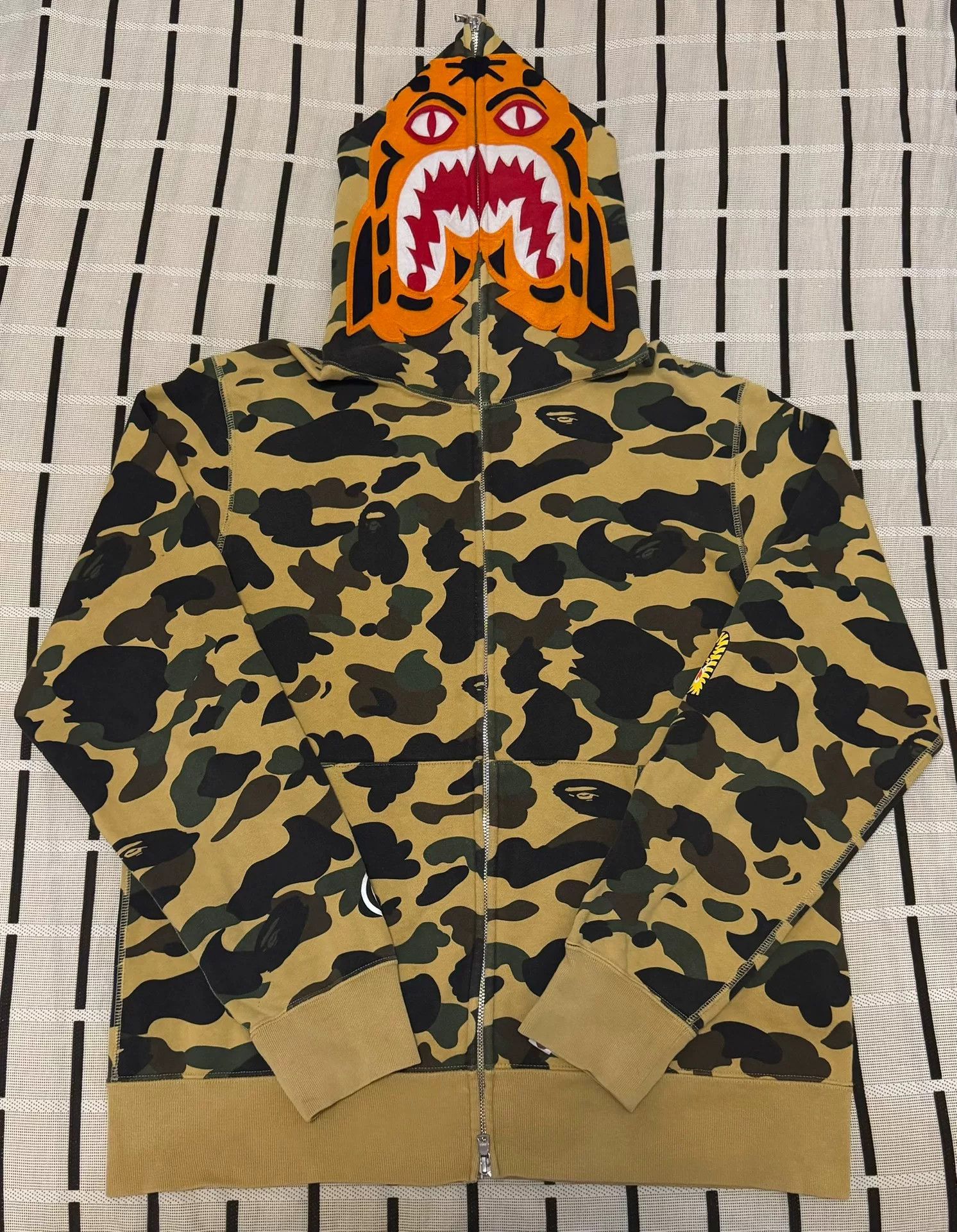 Bape Bape Tiger Camo Yellow Light Jacket XL Men Size US XL / EU 56 / 4 - 1 Thumbnail