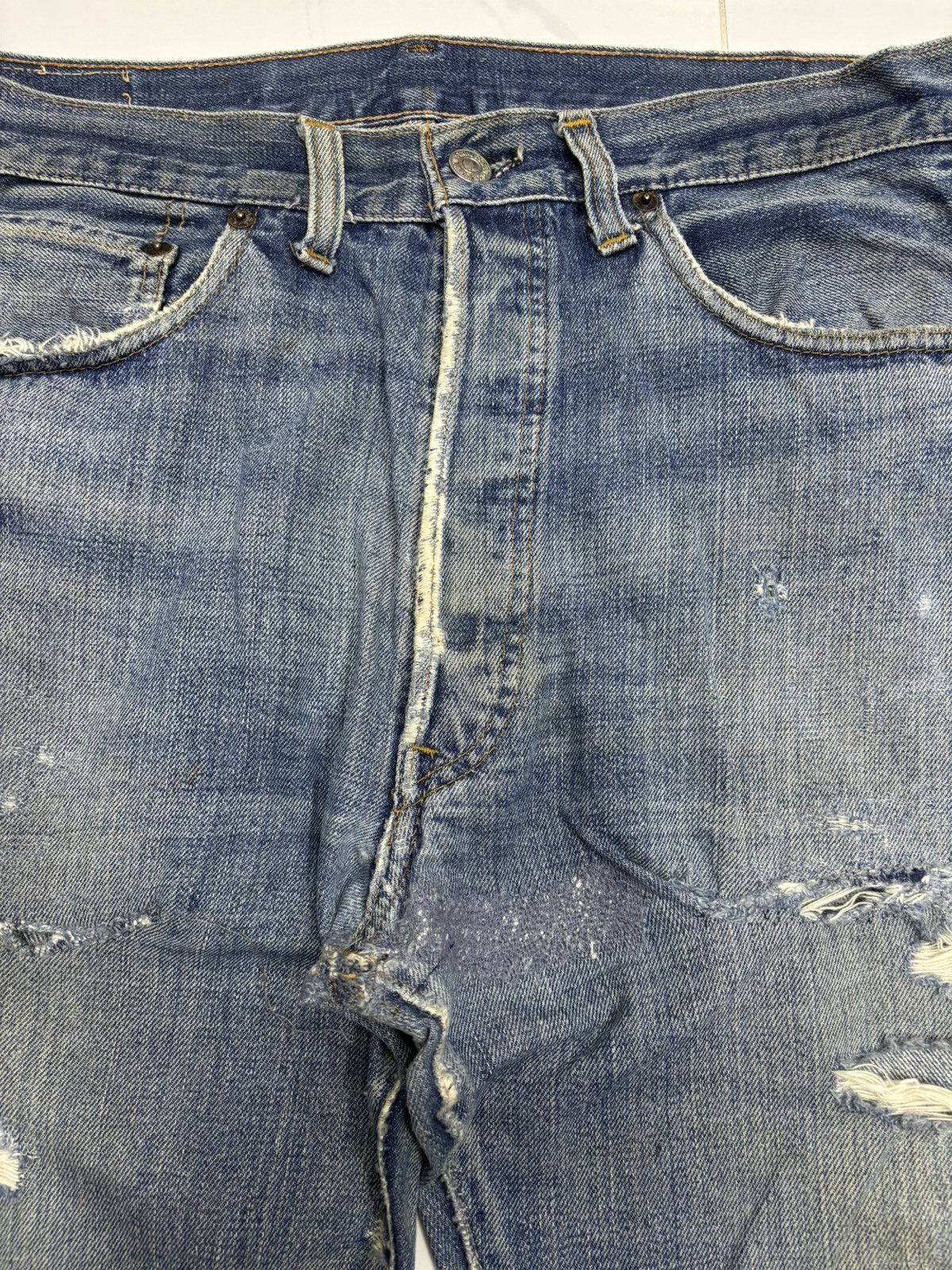 Levi's 70s LEVI'S 501 BIG E button No 6 THRASHED DISTRESSED DENIM Size US 32 / EU 48 - 10 Thumbnail
