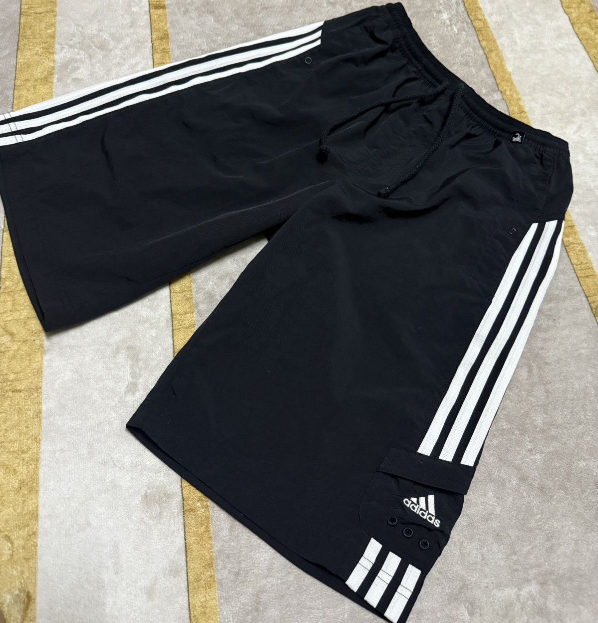 Adidas Adidas Short Pants Size US 32 / EU 48 - 1 Thumbnail