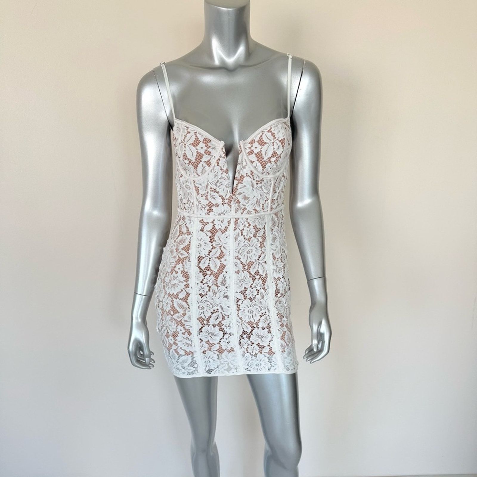 For Love & Lemons NWT!!! For love and lemons women dress size M Retail 265$ Size M / US 6-8 / IT 42-44 - 1 Thumbnail