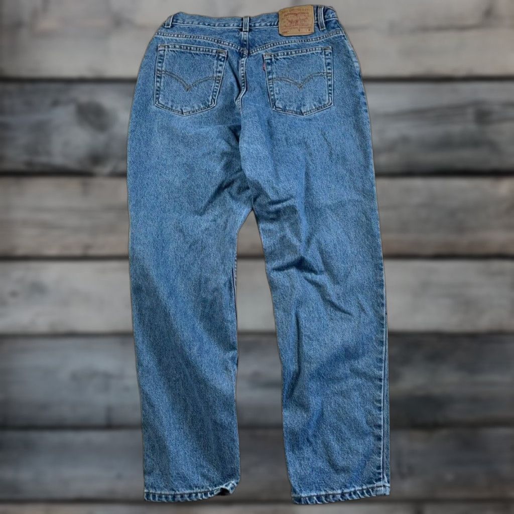 Levi's VINTAGE Levi's 550 Jeans Womens 16 MIS M (33/30) Relaxed Fit Taper Blue Denim Y2K Size 38" / US 16 / IT 52 - 1 Thumbnail