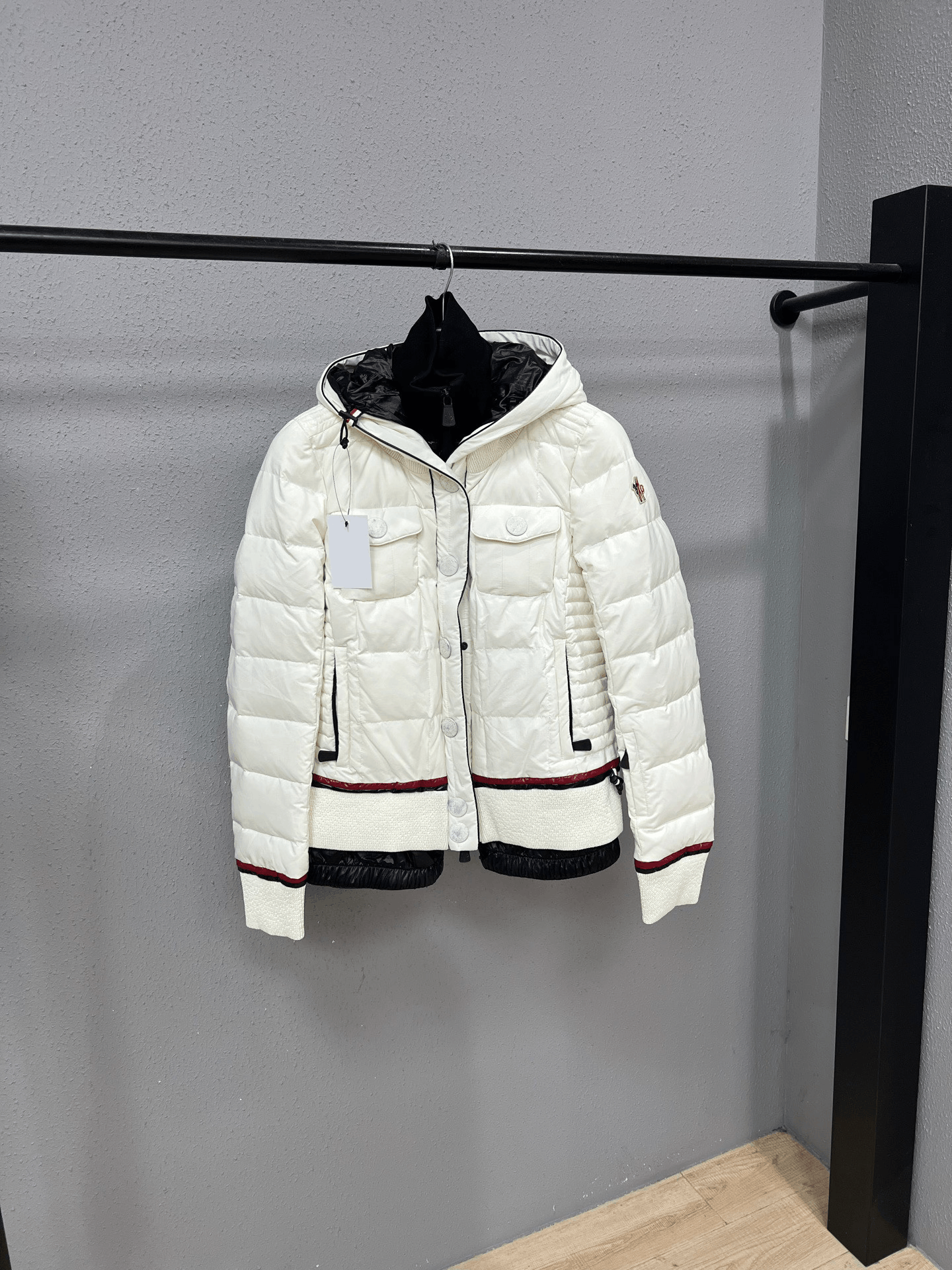 Moncler Moncler Down Down Jacket L Women Size L / US 10 / IT 46 - 1 Thumbnail