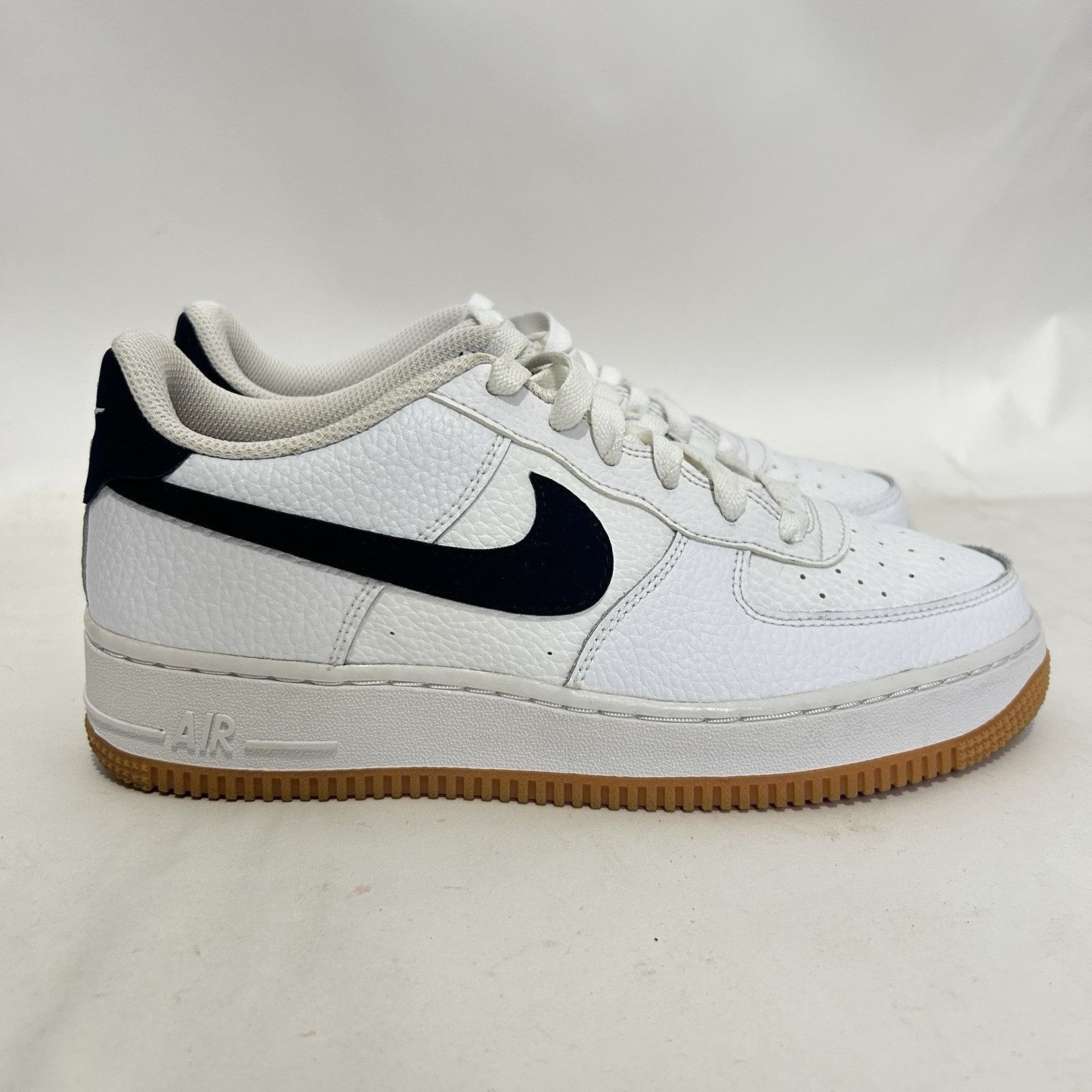 Nike Nike Air Force 1 Low ‘07 GS “Obsidian White Gum” Size US 7.5 / IT 37.5 - 4 Thumbnail