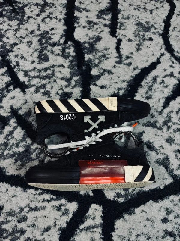 Off-White Offwhite Vulcanized Low sneakers black white 36 Size US 6 / IT 36 - 3 Thumbnail