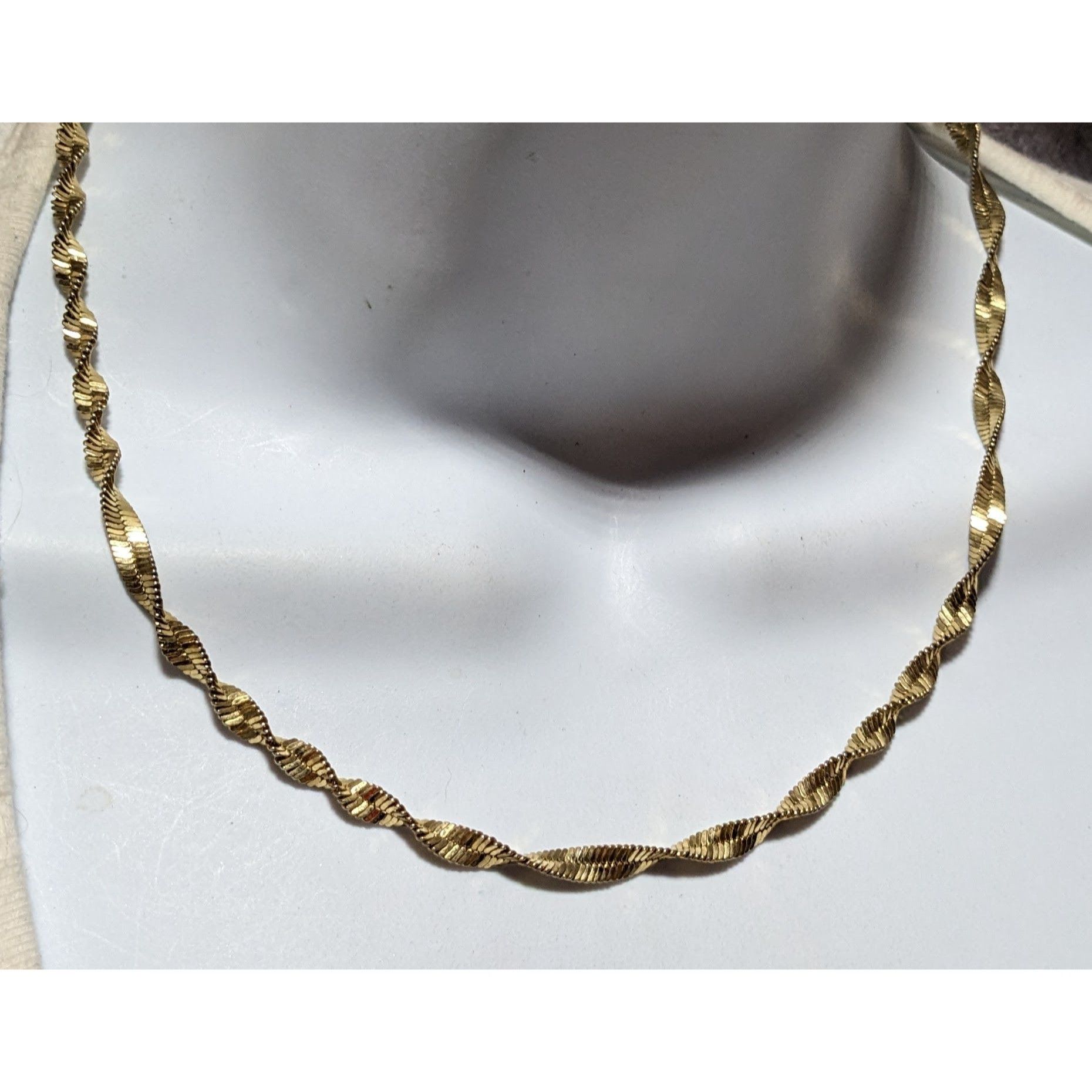 Other Bright Gold Elegant Twisted Chain Necklace Size ONE SIZE - 6 Thumbnail