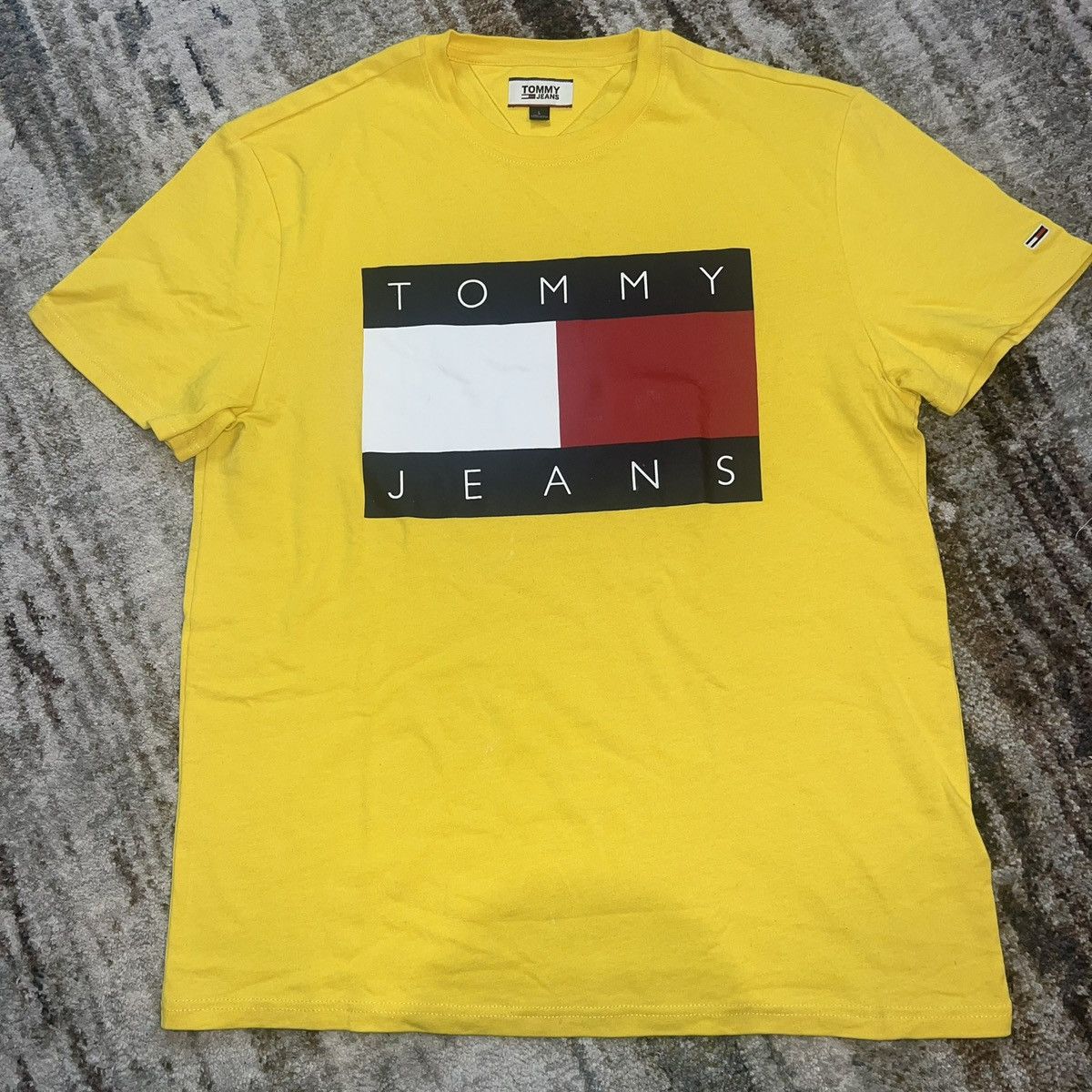 Tommy Jeans NEW Tommy Hilfiger Tommy Jeans Big Logo Tee T shirt Yellow Size US L / EU 52-54 / 3 - 1 Thumbnail