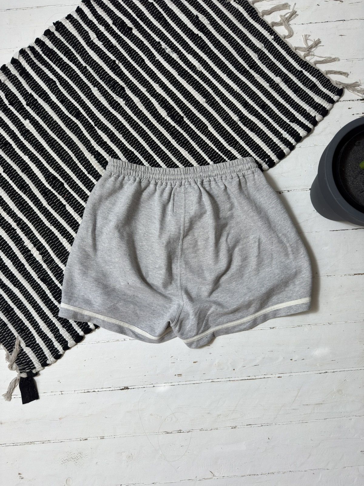 Diesel VINTAGE DIESEL 2000s BASIC GREY SHORTS Size 30" / US 8 / IT 44 - 6 Thumbnail
