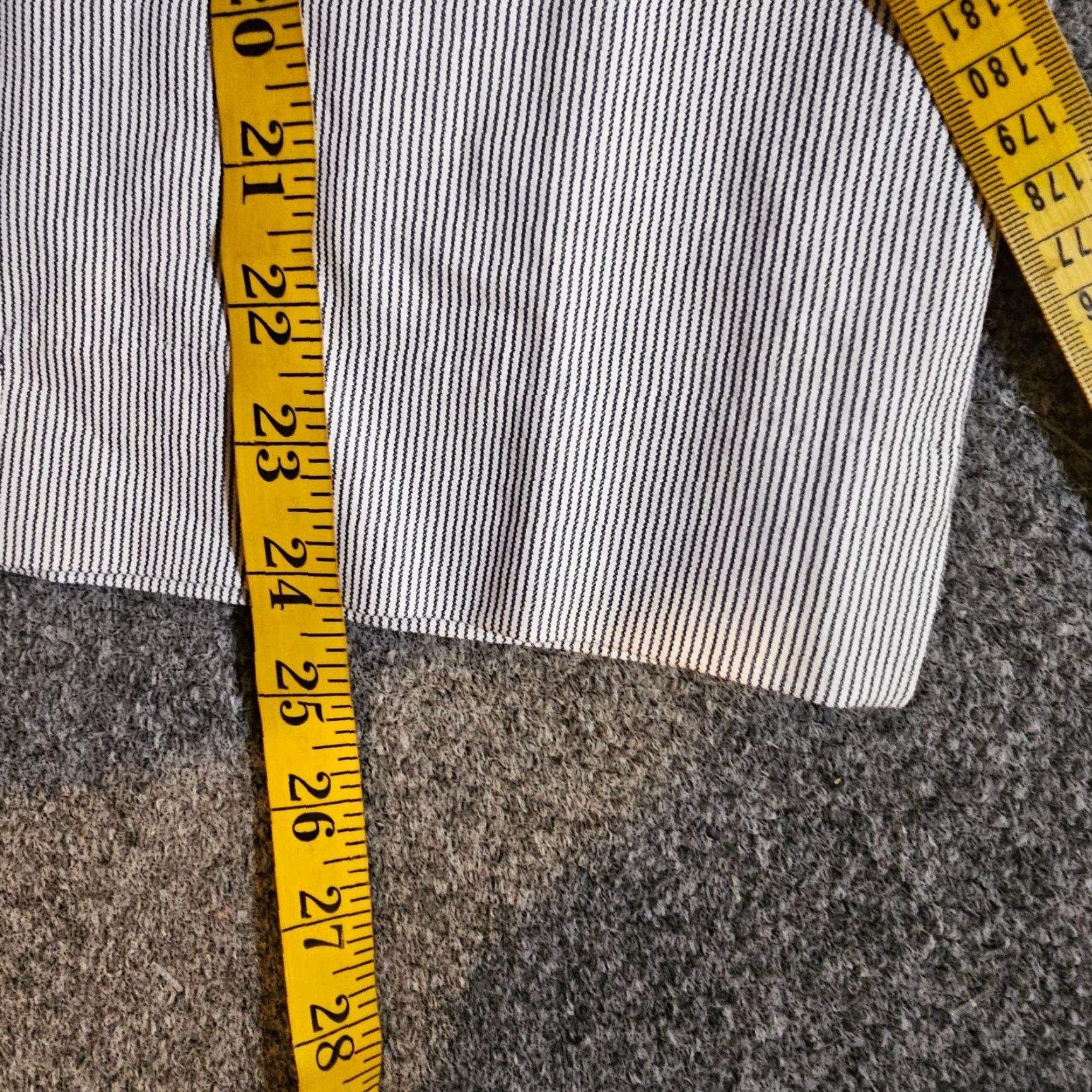 Vintage Chico's Pants Womens 14 Gray Striped Bridgitte Cropped Slimming Capri Stretch Shirt? Size 36" / US 14 / IT 50 - 6 Thumbnail