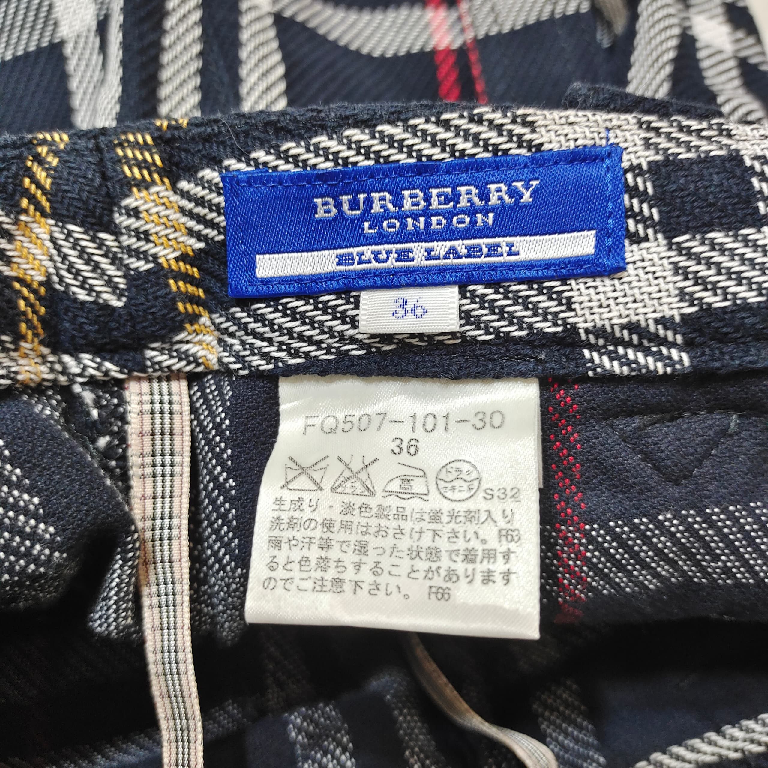Burberry × Gosha Rubchinskiy BURBERRY BLUE LABEL NOVA CHECK HIGH WAIST MINI SHORT PANTS Size 28" / US 6 / IT 42 - 7 Thumbnail
