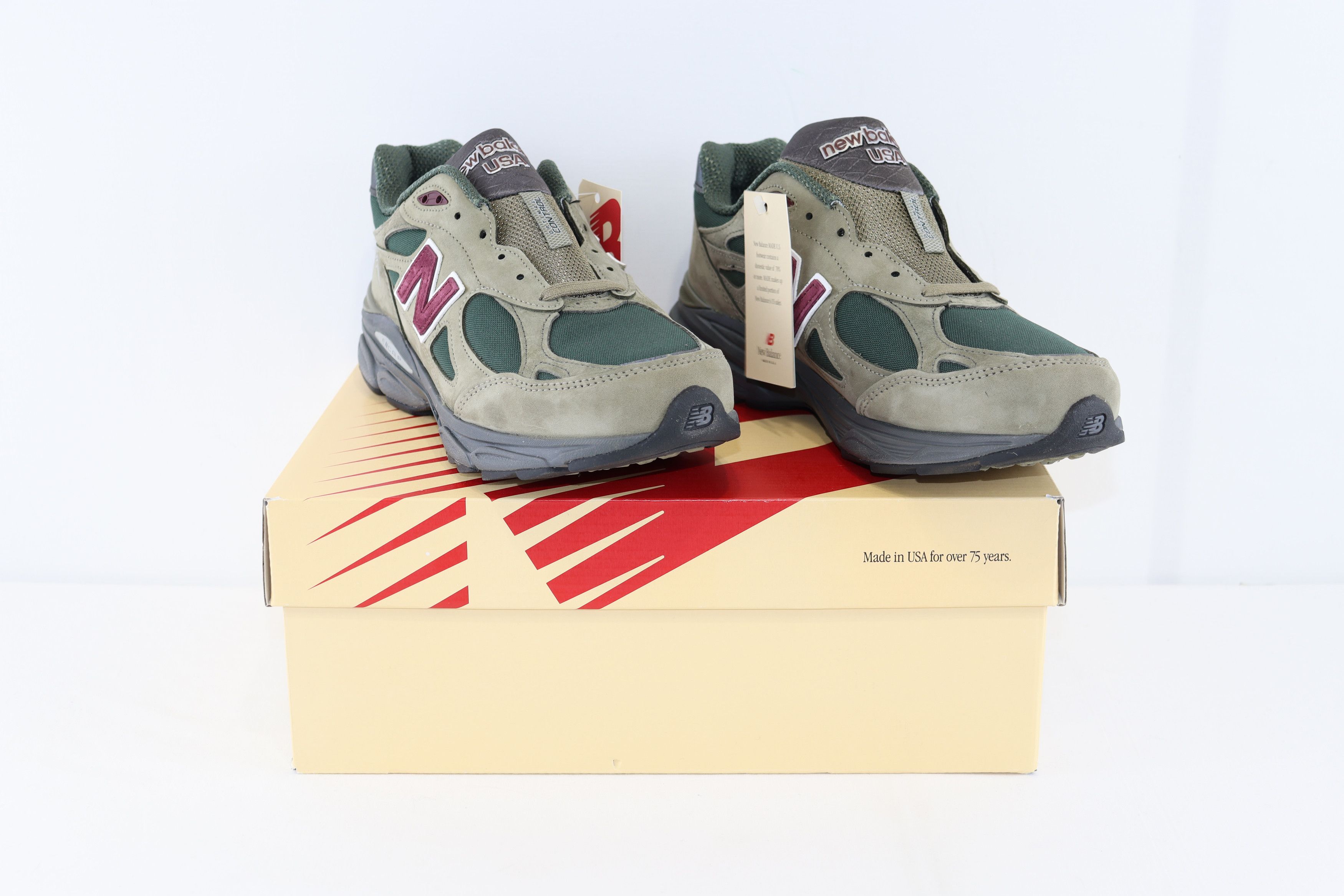 New Balance o1rshd1 990 V3 sneakers in Green/Purple Size US 10 / EU 43 - 11 Thumbnail