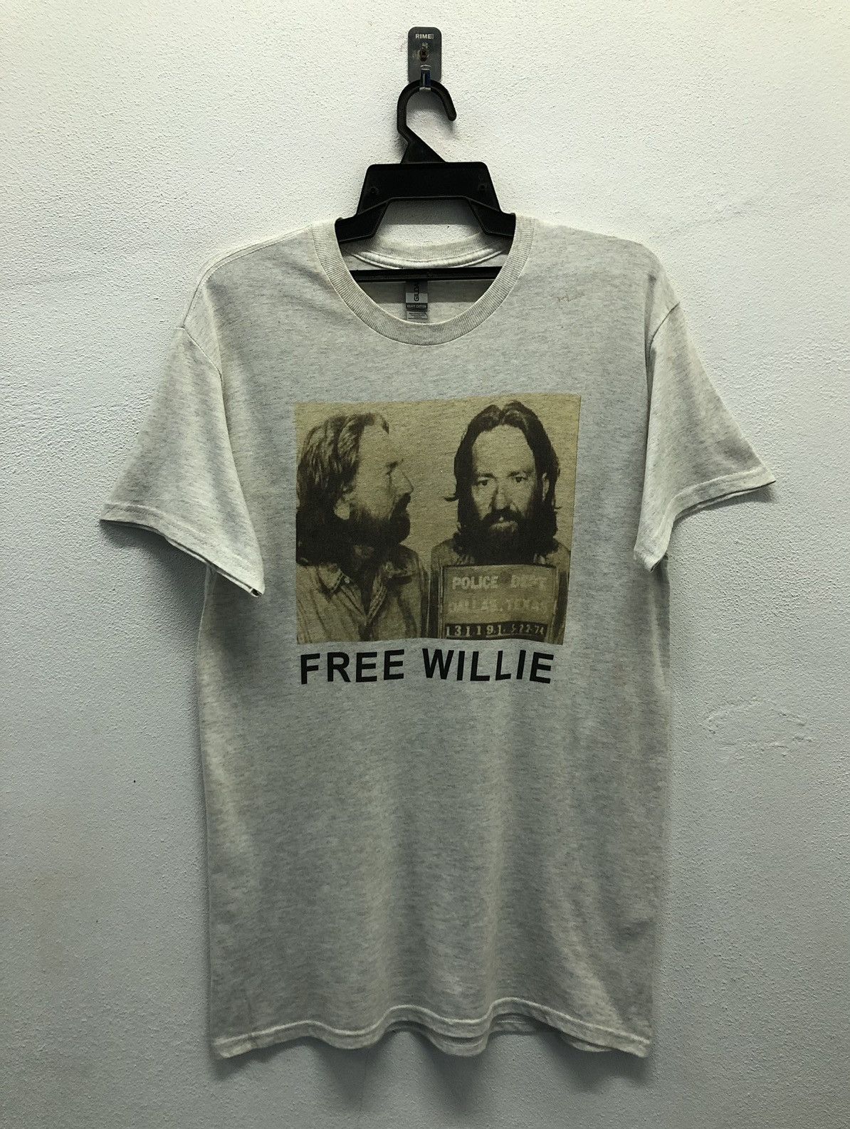 Vintage Vintage Willie Nelson "Free Willie" T-Shirt Size US M / EU 48-50 / 2 - 1 Thumbnail