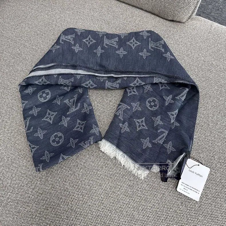 Louis Vuitton Louis Vuitton Blue wool scarf Size ONE SIZE - 1 Thumbnail