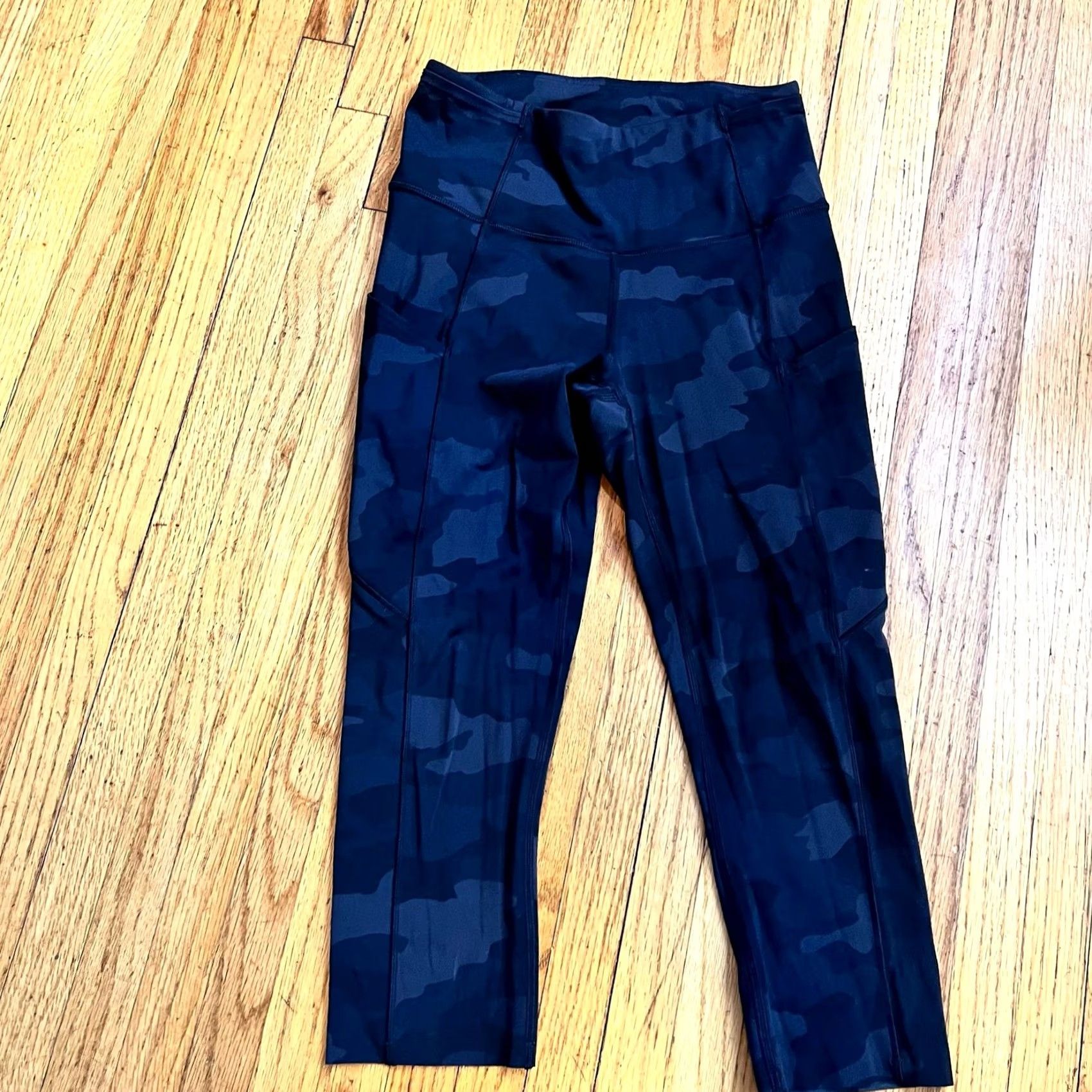 Lululemon VINTAGE Lululemon Leggings Crop II Cut Off Camo Multi Grey Womens 4 Fast Free Capri Gray Women Size 27" / US 4 / IT 40 - 3 Thumbnail