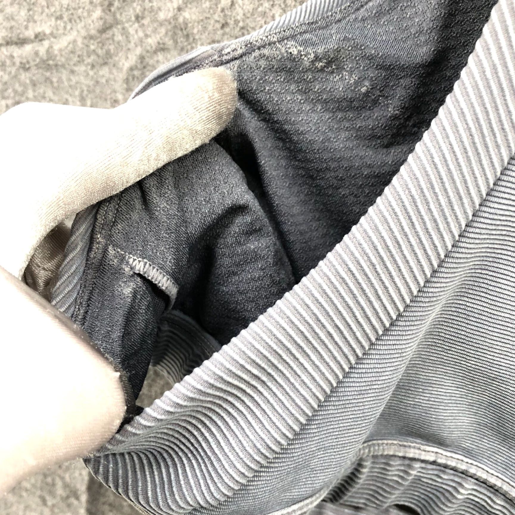 Lululemon Lululemon Bob And Weave Bra Womens Size 8 Gray Luxstreme Training Gym Workout Sports Bra Size ONE SIZE - 3 Thumbnail