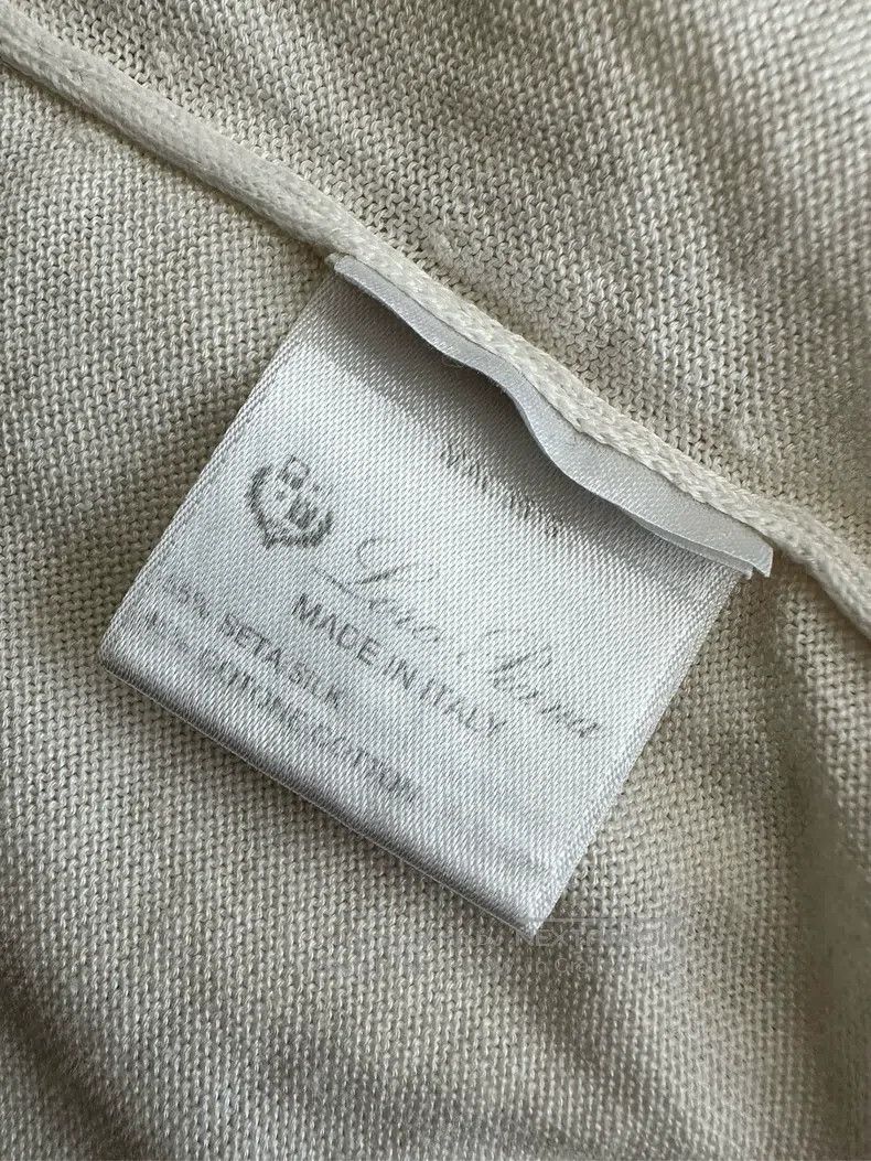 Loro Piana Loro Piana Silk V-neck round button base layer knit top, w Size M / US 6-8 / IT 42-44 - 9 Thumbnail