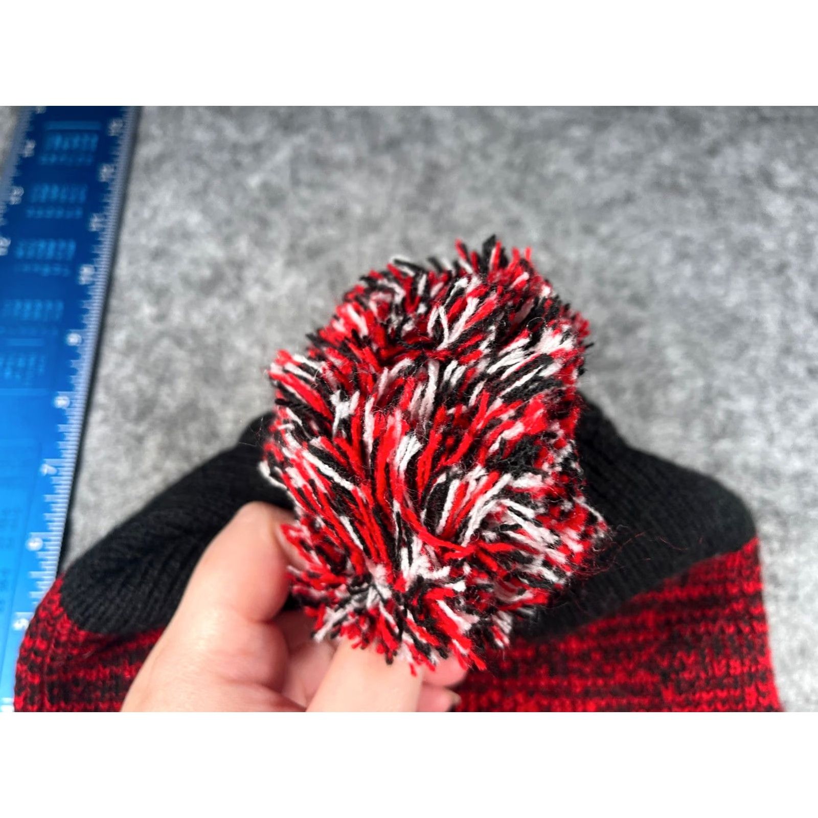 Vintage VINTAGE Welcome Fabulous Las Vegas Beanie Toque Adult One Size Red Knit Acrylic Pom Hat Size ONE SIZE - 4 Thumbnail