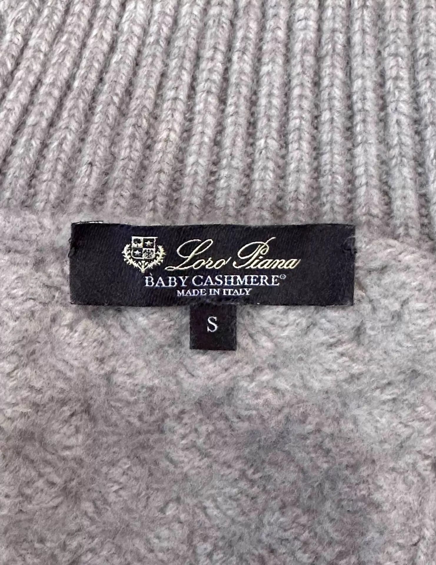 Loro Piana Loro Piana Women's Gray Cashmere Cable Knit Logo Zip S Size S / US 4 / IT 40 - 7 Thumbnail