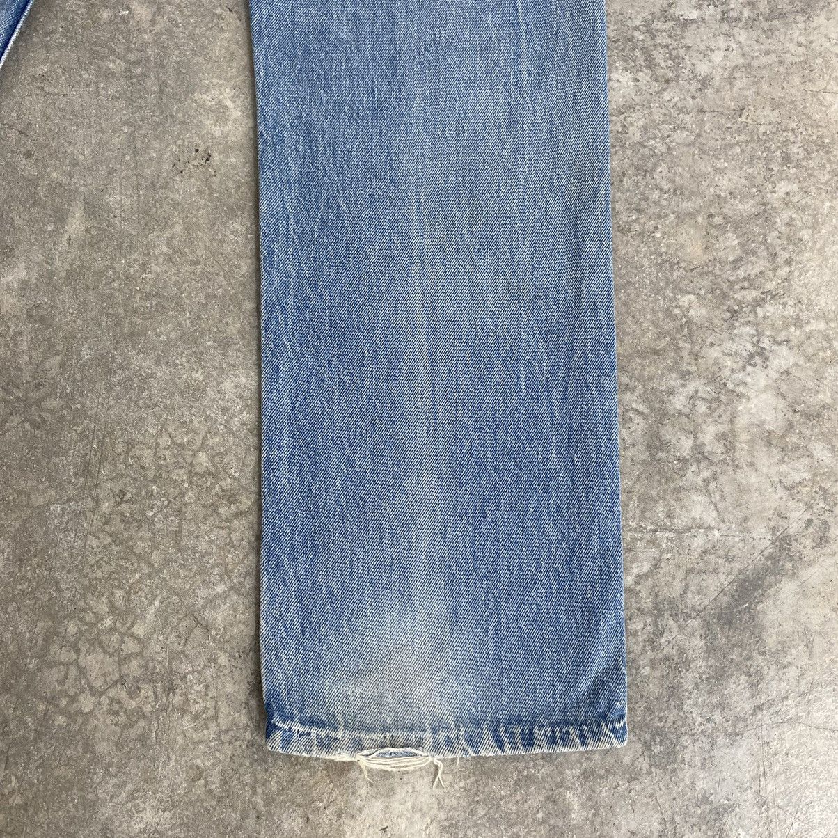 Levi's Vintage 80’s Levis 501 Faded Blue Ripped Denim Jeans Size US 31 - 20 Thumbnail