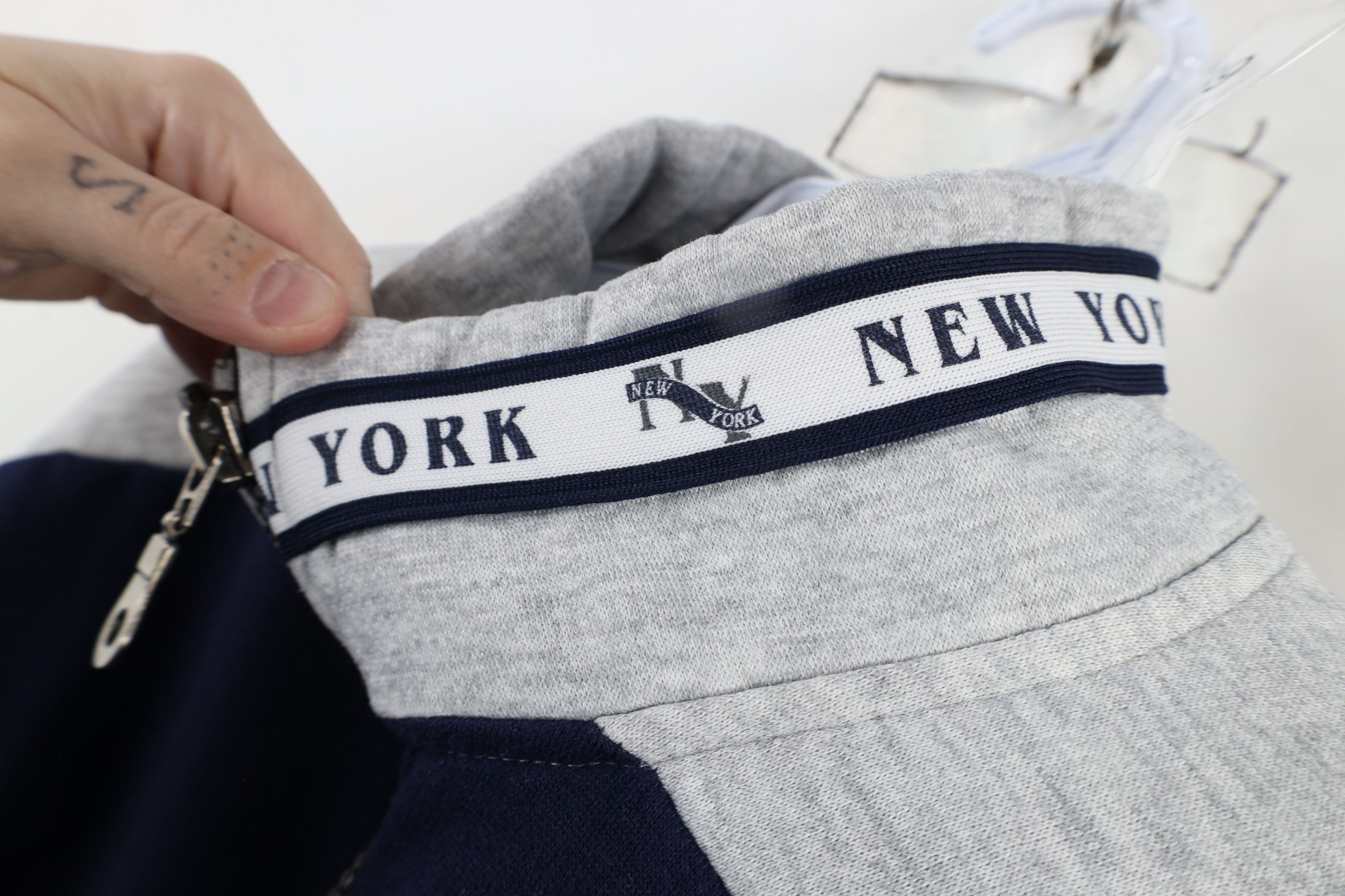 Vintage Vintage 90s Streetwear Spell Out Script New York Sweatshirt Size US XXL / EU 58 / 5 - 10 Thumbnail