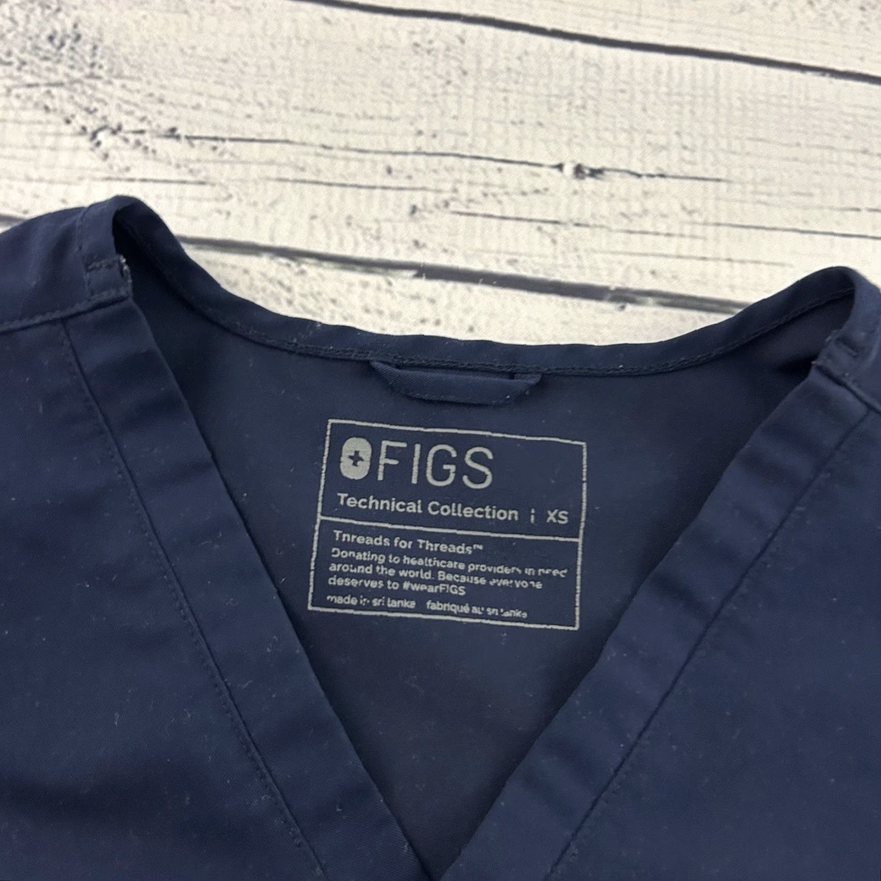 Vintage FIGS Technical Catarina One Pocket Short Sleeve Scrub Top Women's XS Blue Shirt Womens XS Blue FIGS Catarina One Pocket Short Sleeve Scrub Top Size XS / US 0-2 / IT 36-38 - 2 Thumbnail