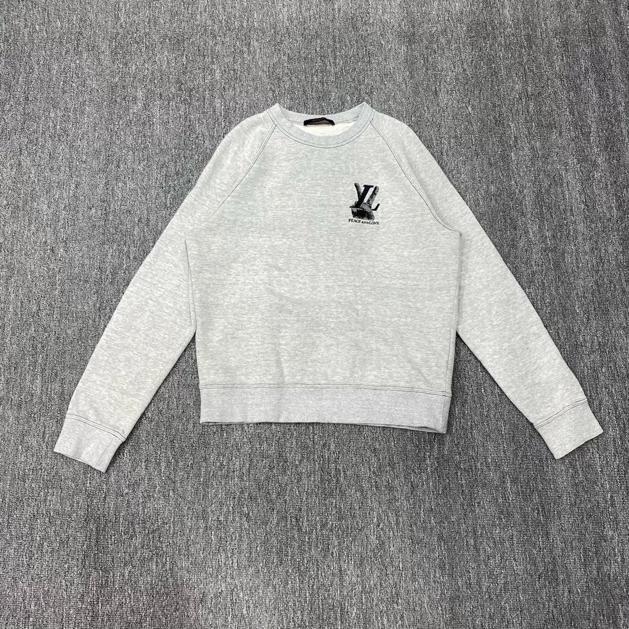 Louis Vuitton LV Gray Chest Gesture Logo Sweatshirt M Size US M / EU 48-50 / 2 - 1 Thumbnail