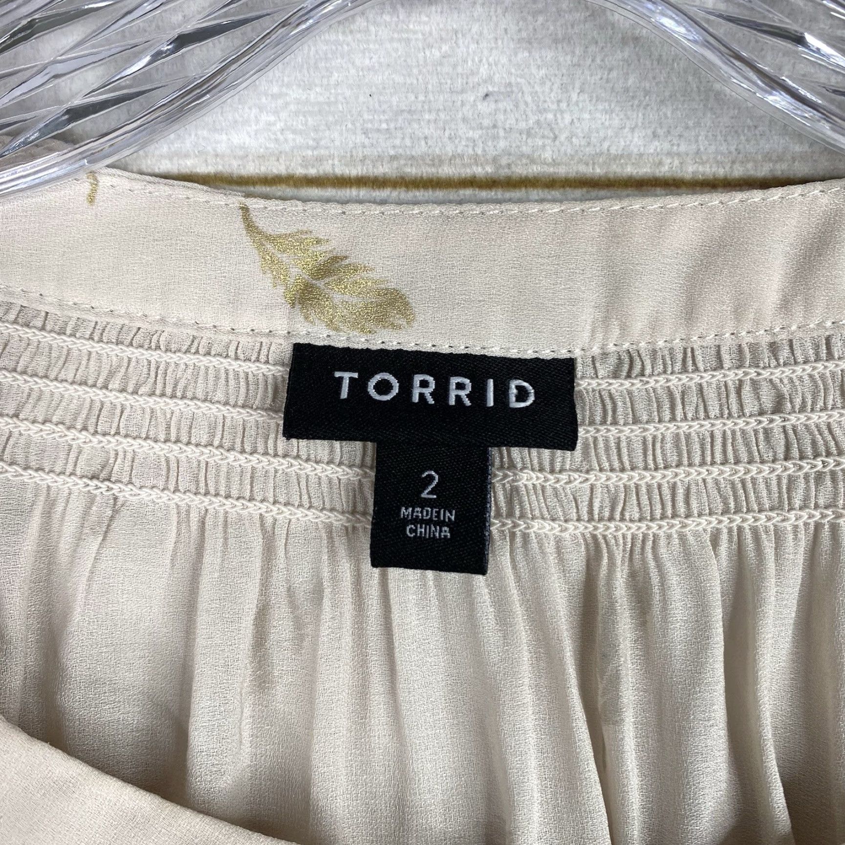 Torrid Torrid Blouse Shirt Geometric Beige Metallic Feather Print Long Sleeve 2X Womens Adult Plus Size Pullover Casual Fashion" Size XXL / US 16-18 / IT 52-54 - 3 Thumbnail
