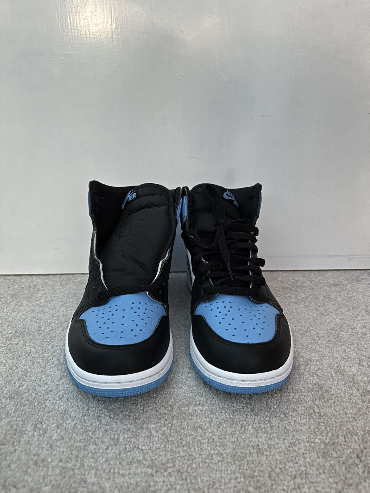 Jordan Brand Air Jordan 1 Retro UNC Toe Size US 9 / EU 42 - 3 Thumbnail