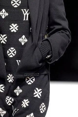 Yohji Yamamoto Yohji Yamamoto 07FW LV Parody Sweater. Size M / US 6-8 / IT 42-44 - 8 Thumbnail