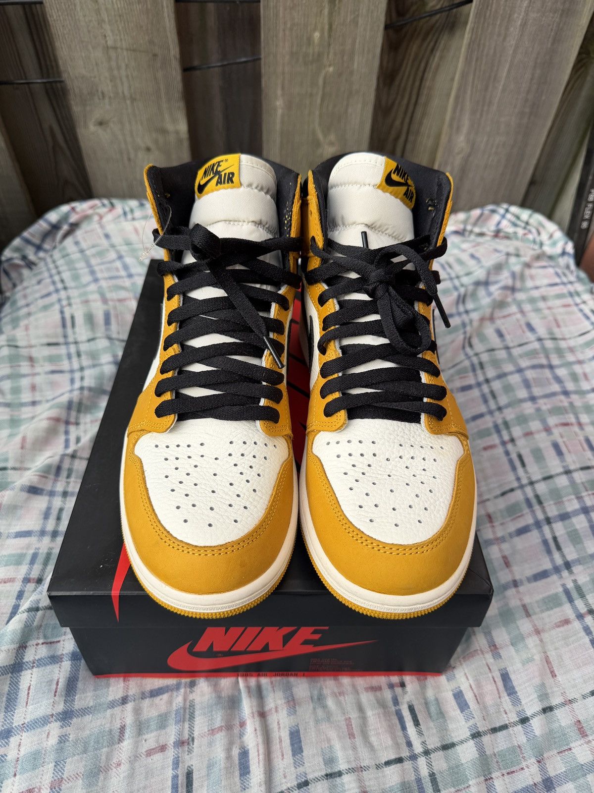 Jordan Brand Jordan 1 Retro High Yellow Ochre Size US 10 / EU 43 - 2 Thumbnail