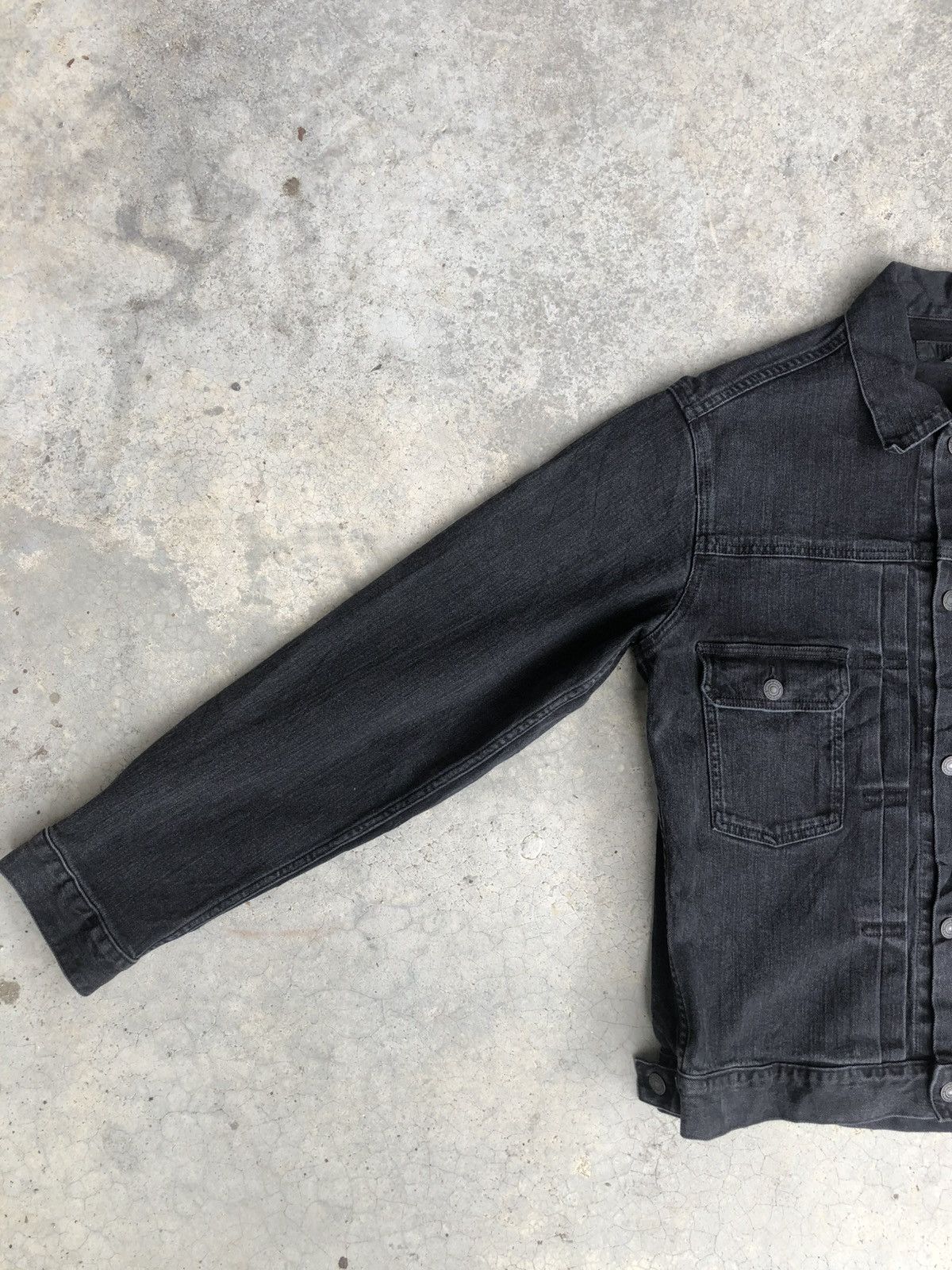 Uniqlo Japanese Uniqlo Type 2 Denim Jacket Distressed Denim Size US L / EU 52-54 / 3 - 3 Thumbnail