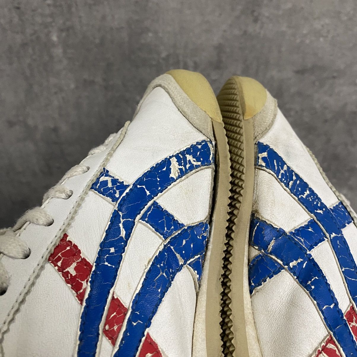 Asics Vintage Asics Onitsuka Tiger Mexico 66 Leather Sneakers Size US 8 / EU 41 - 12 Thumbnail