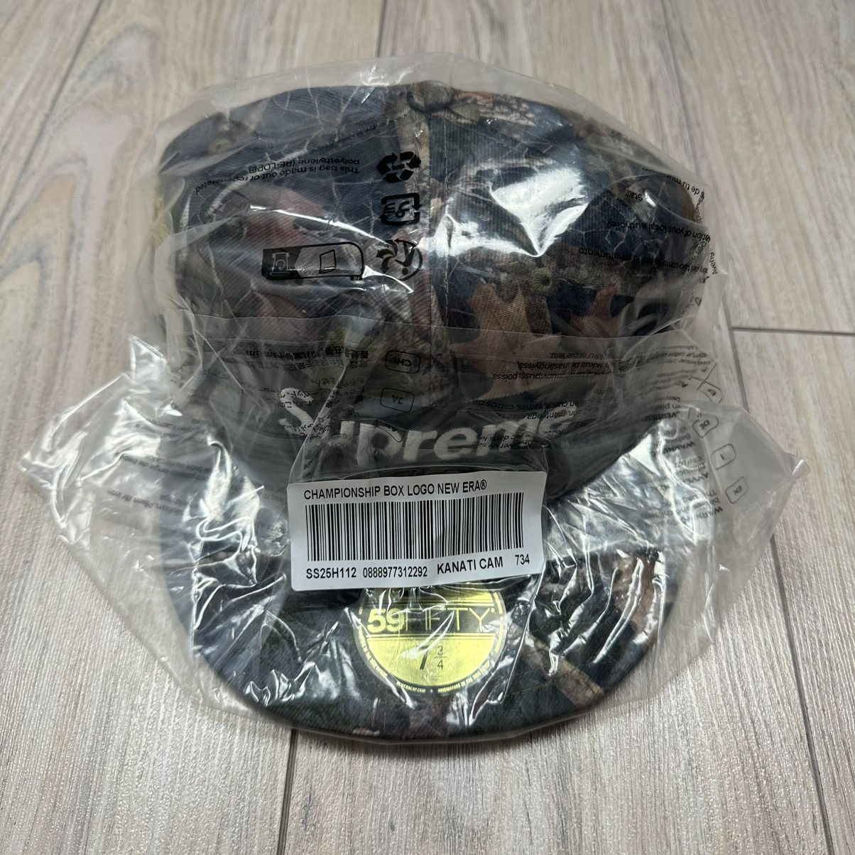 New Era × Supreme Supreme Championship Box Logo Fitted Hat Kanati Camo DS Size ONE SIZE - 5 Thumbnail