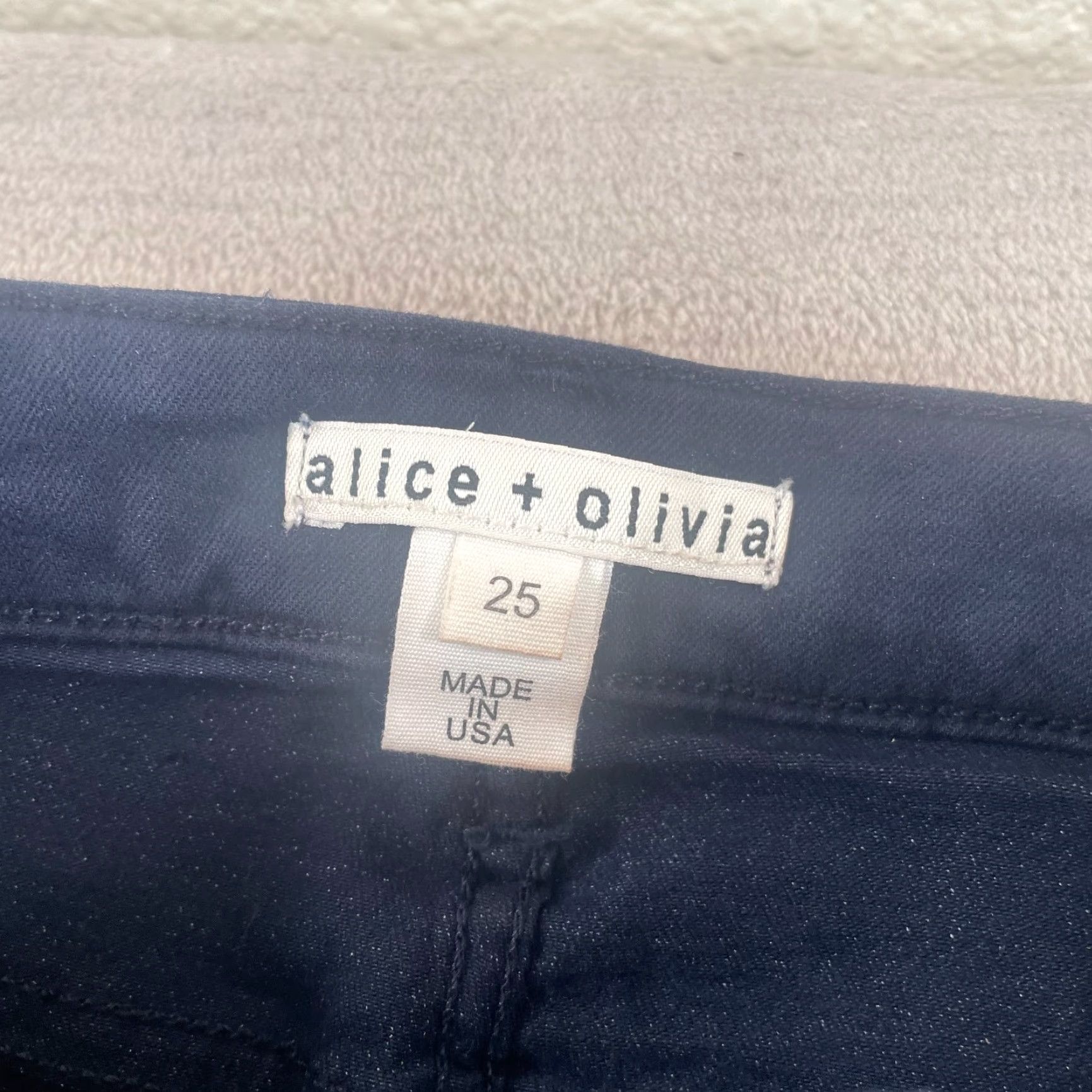 Alice + Olivia Alice + Olivia Jeans Women 25x33 Blue Low Rise Wide Leg Flare Bell Bottom Denim USA Made Size 42" / US 20 - 2 Thumbnail