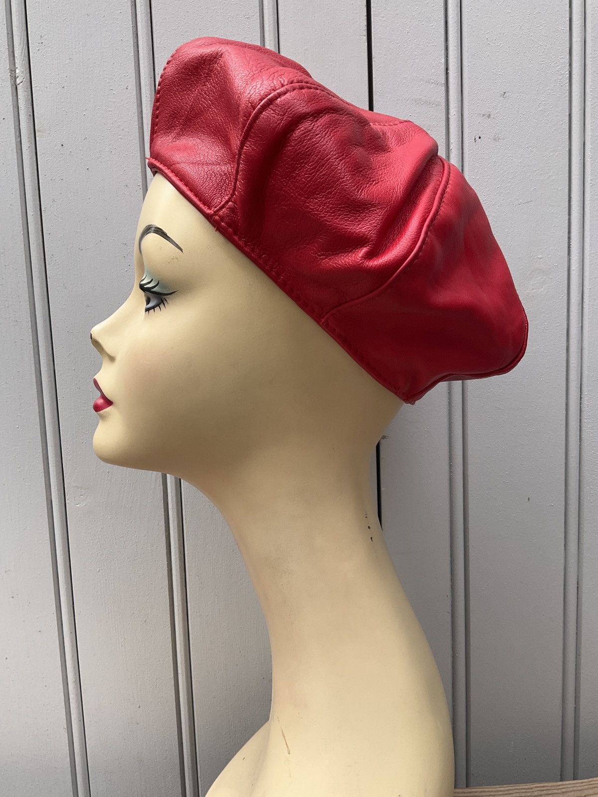 Vintage 90's beret in red leather Size ONE SIZE - 1 Thumbnail