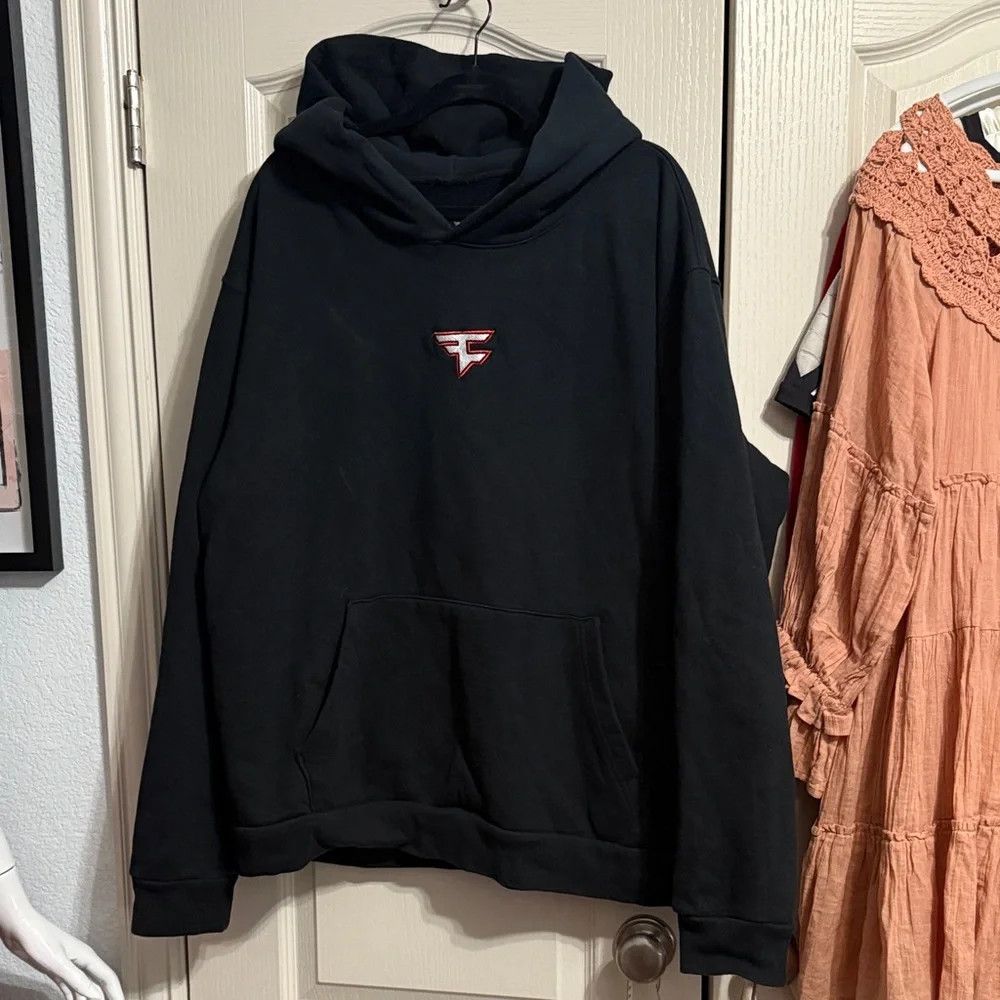 Other OG Faze Clan Black Embroidered Center Logo Hoodie Size US XL / EU 56 / 4 - 2 Thumbnail