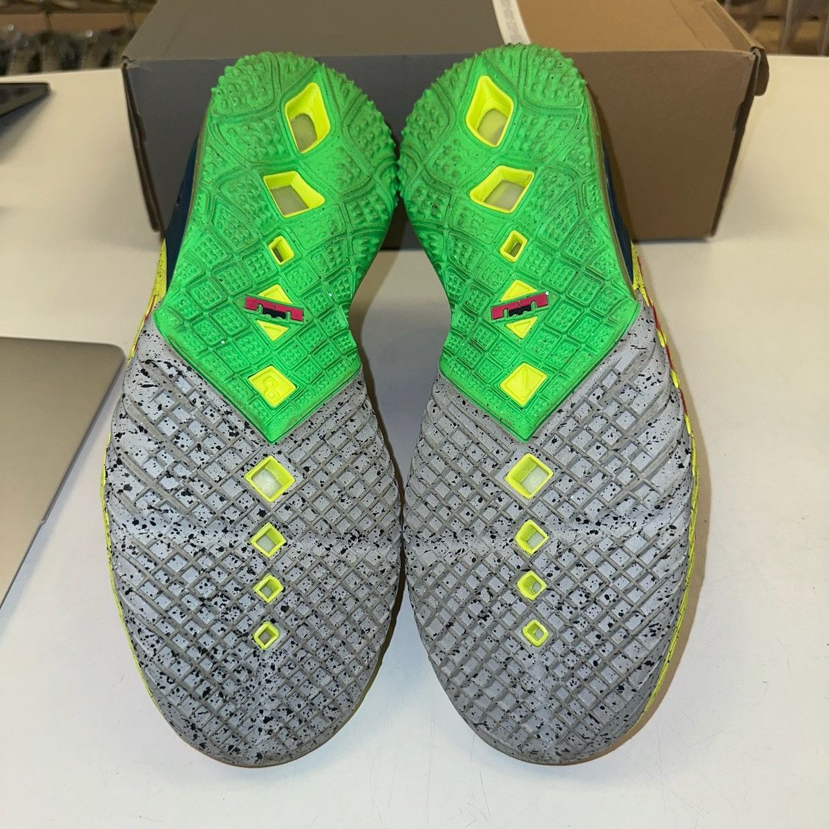 Nike Size 11.5 - Nike LeBron 18 Los Angeles By Night Size US 11.5 / EU 44-45 - 5 Thumbnail