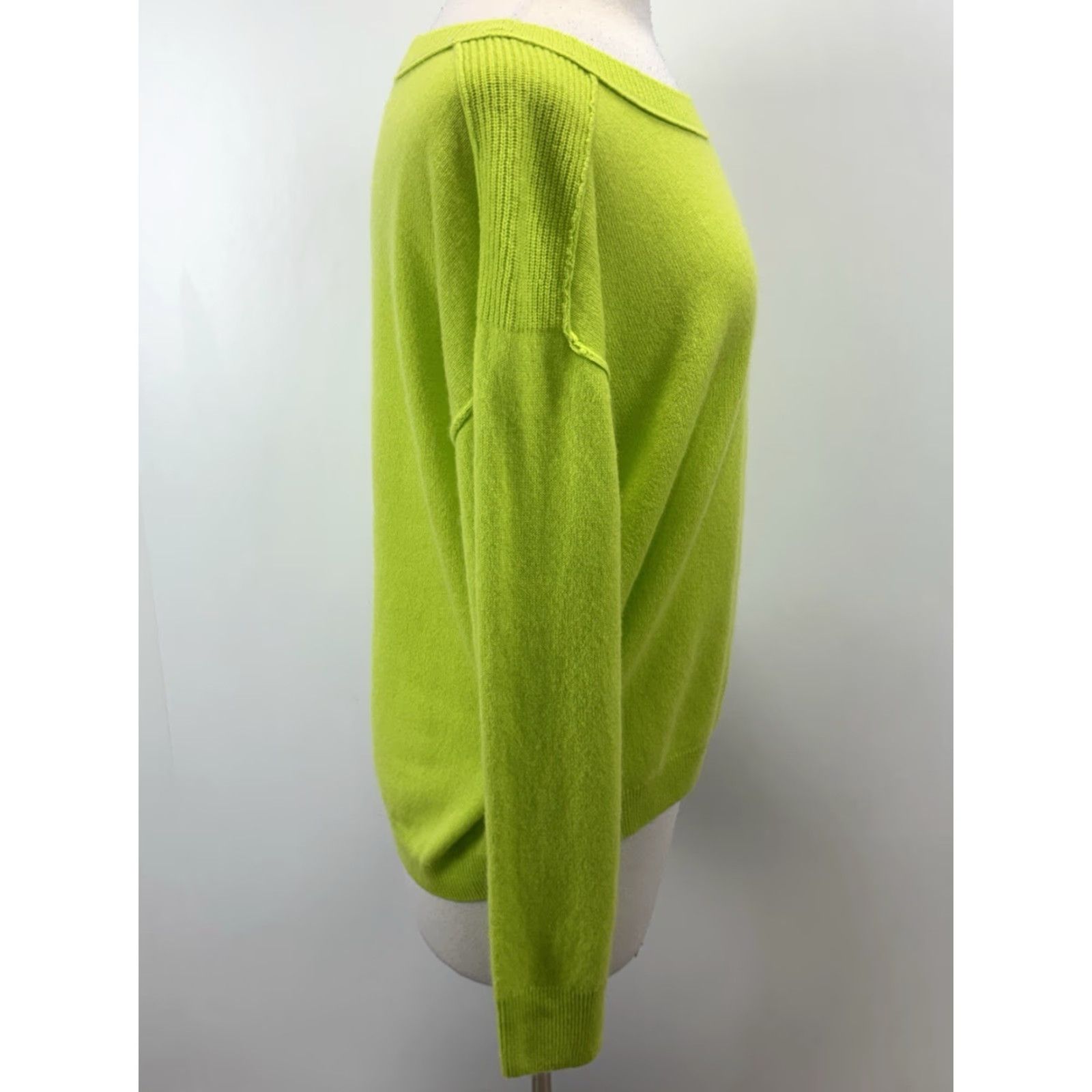 Vintage Pilcro 100% Cashmere Boat Neck Sweater M Womens Long Sleeve Chartreuse Angie Pullover Knit Soft All Seasons Lightweight Breathable Size M / US 6-8 / IT 42-44 - 4 Thumbnail