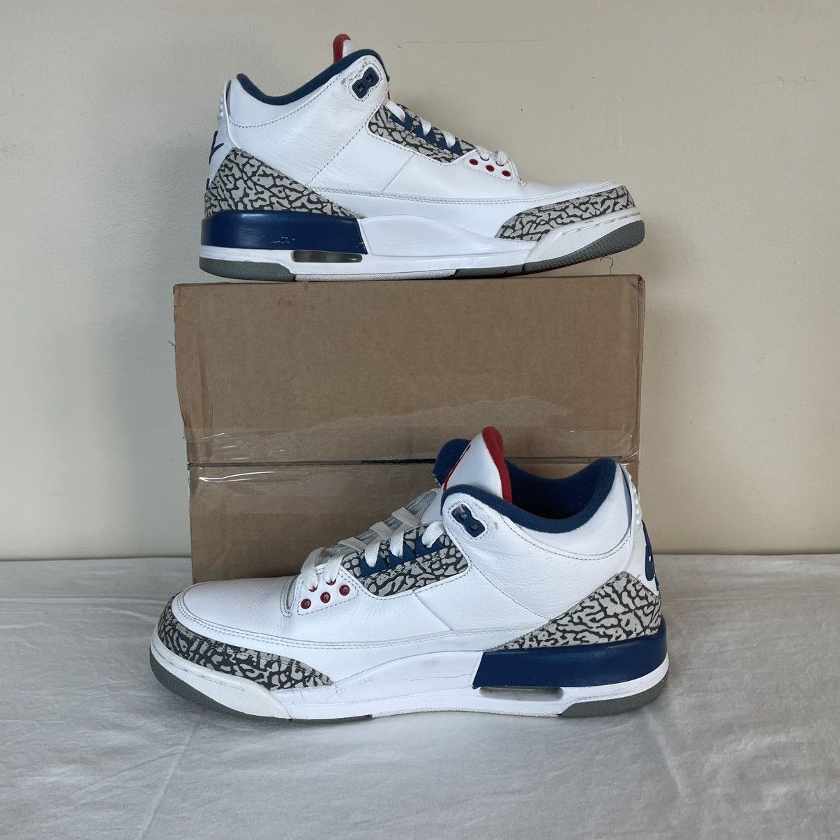 Jordan Brand × Nike Nike Air Jordan 3 Retro OG True Blue Mens US 11 854262-106 Size US 11 / EU 44 - 2 Thumbnail