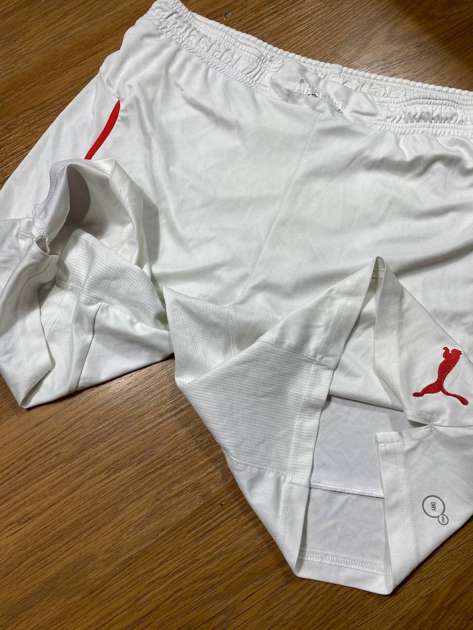 Puma × Vintage Arsenal x Puma Sportswear Soccer Shorts In White Size US 32 / EU 48 - 2 Thumbnail