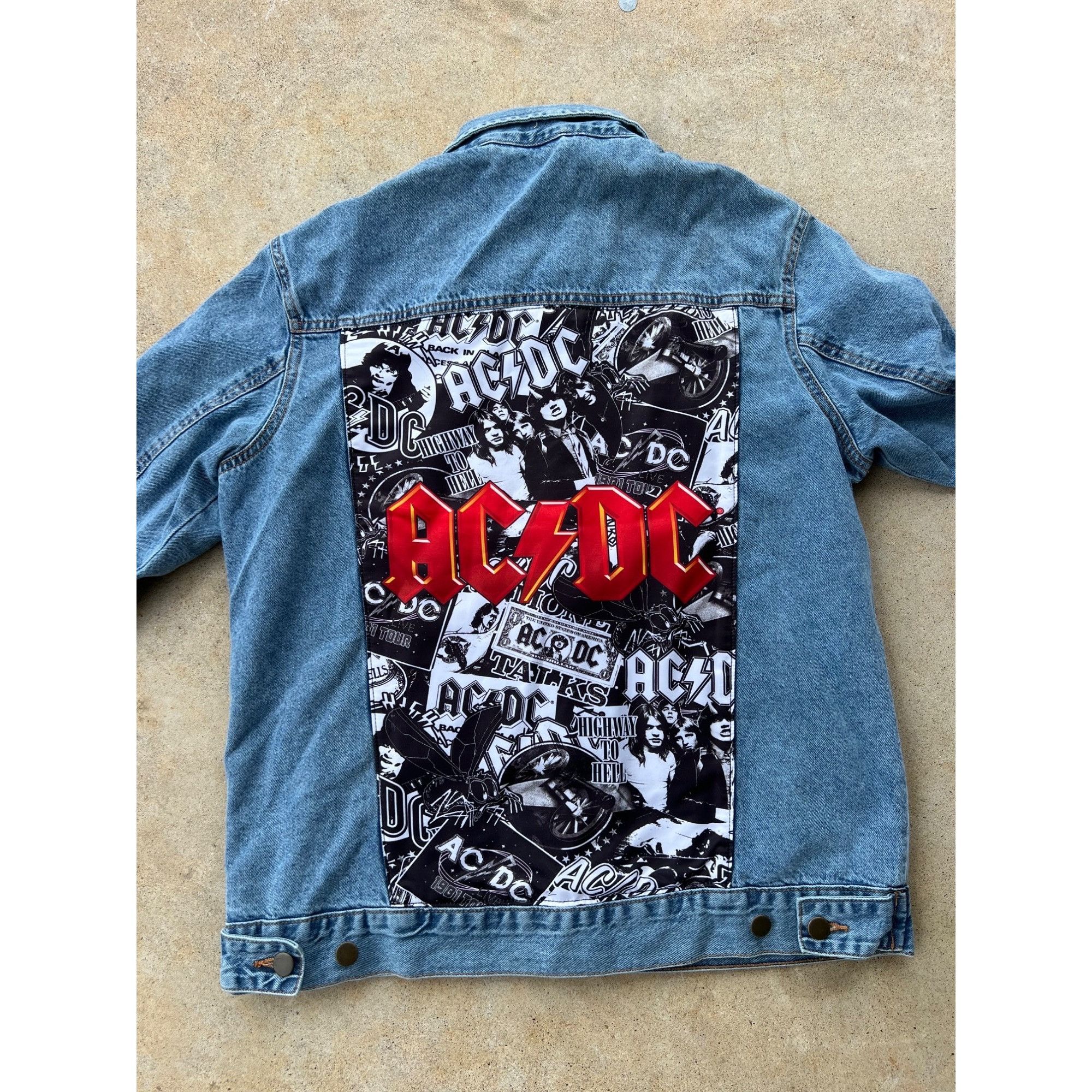 AC/DC AC/DC Medium Denim Jacket With Back Patch Highway To Hell Gr ...