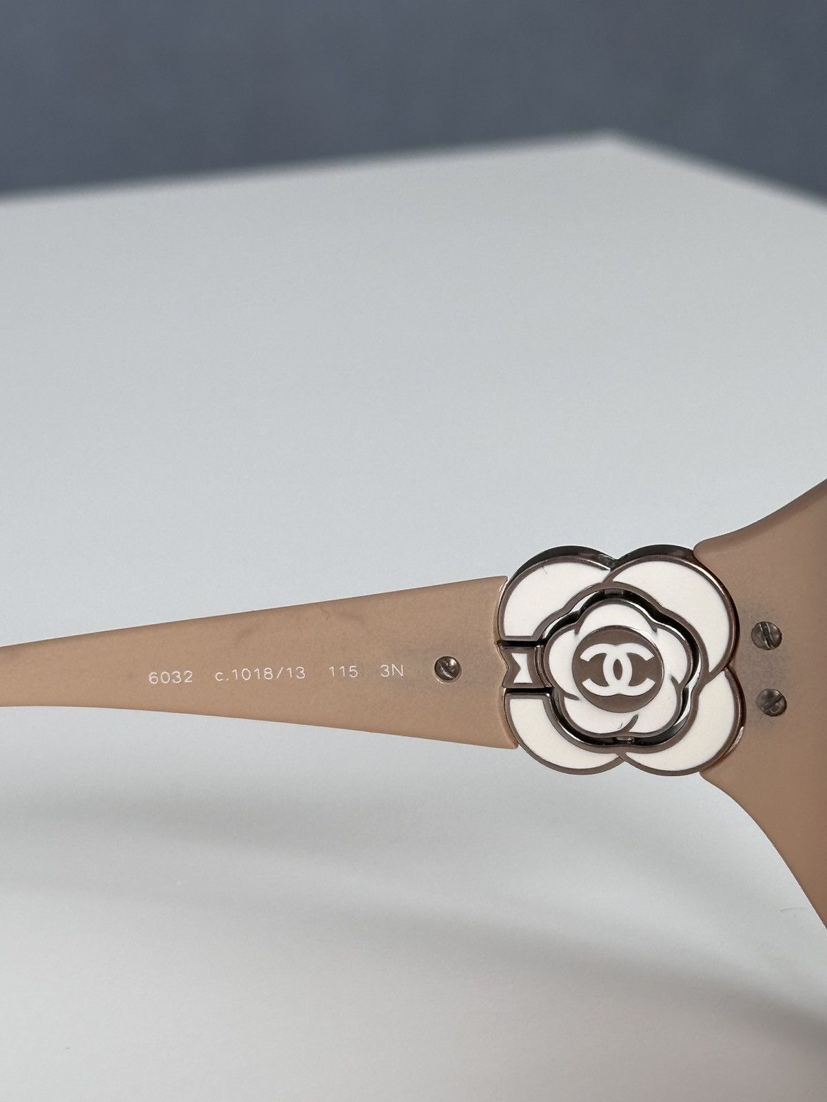 Chanel CHANEL Oval CC Camellia Logo Beige Sunglasses 6032 Size ONE SIZE - 6 Thumbnail