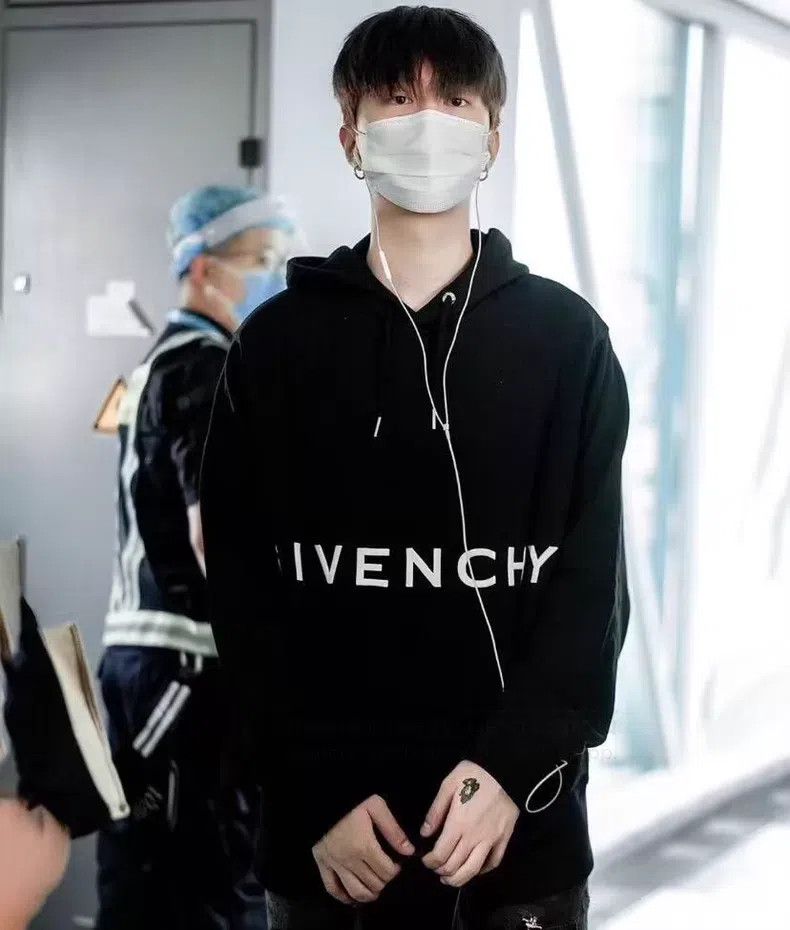 Givenchy Givenchy Black Logo Letter Embroidered Cotton Hooded Draws Size US S / EU 44-46 / 1 - 8 Thumbnail