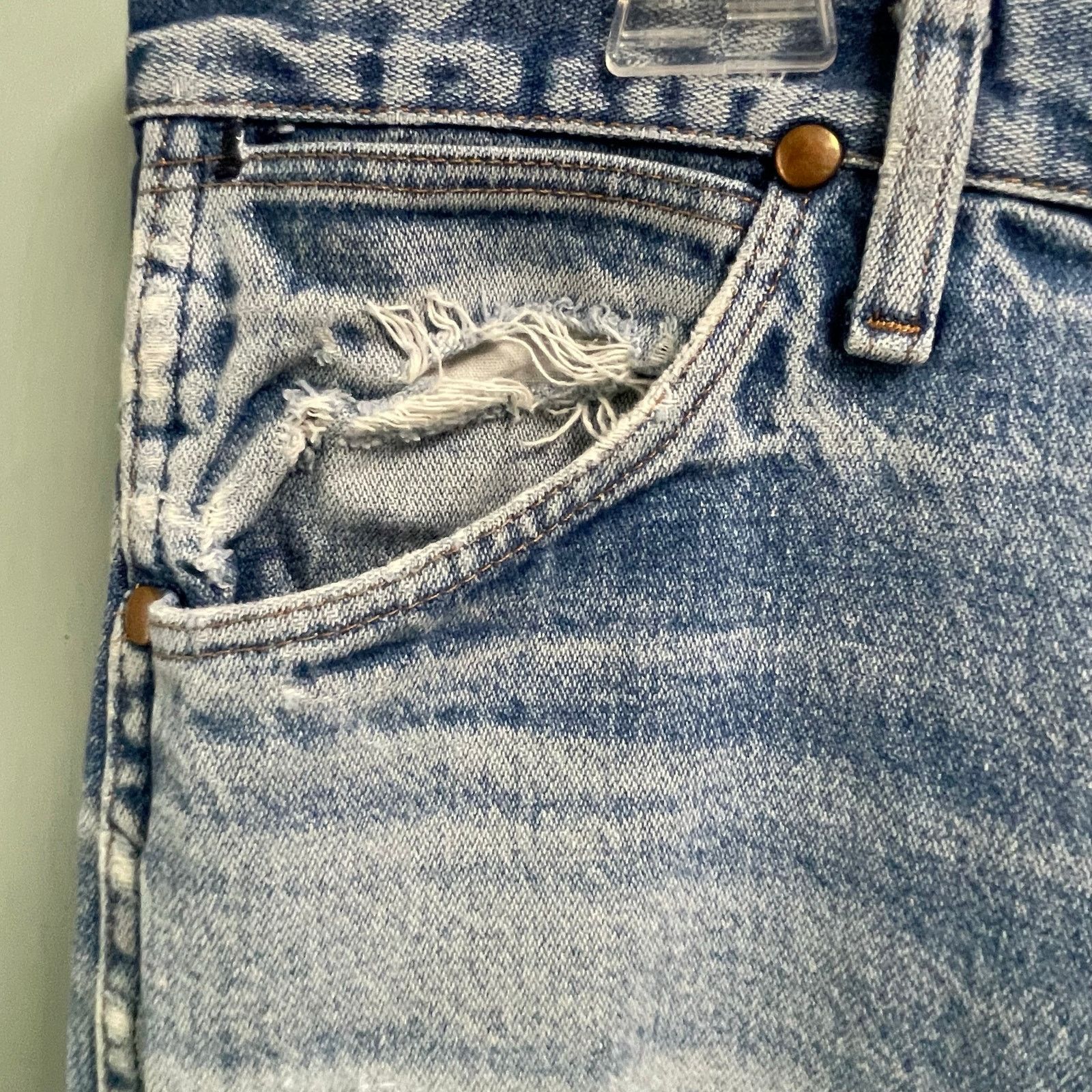 Wrangler Wrangler Light Wash Distressed Jeans 35x36 Thrashed Size US 35 - 5 Thumbnail