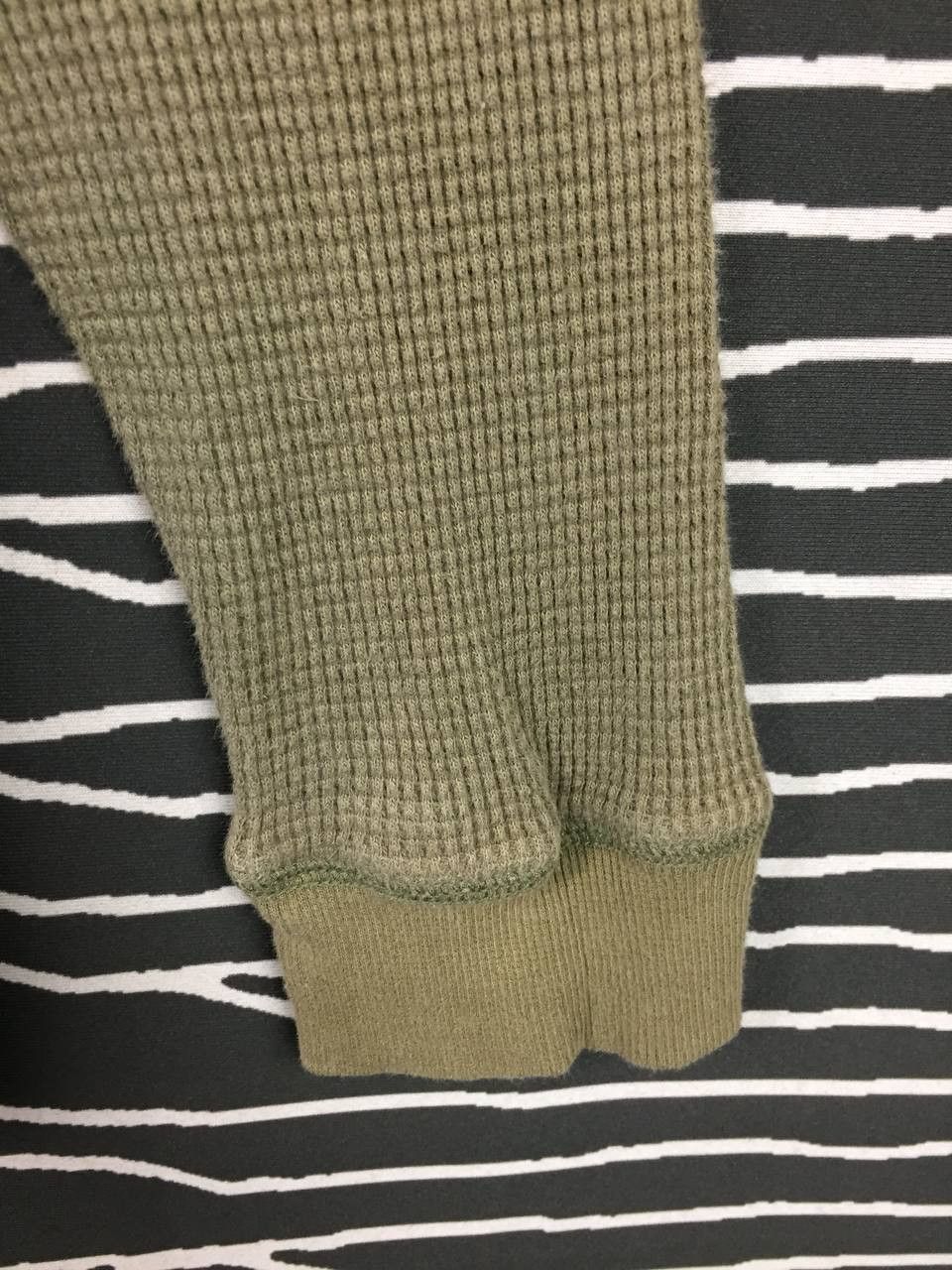 Uniqlo Uniqlo Original Wash Waffle Knit Henley Long Sleeve Tee Size US L / EU 52-54 / 3 - 4 Thumbnail