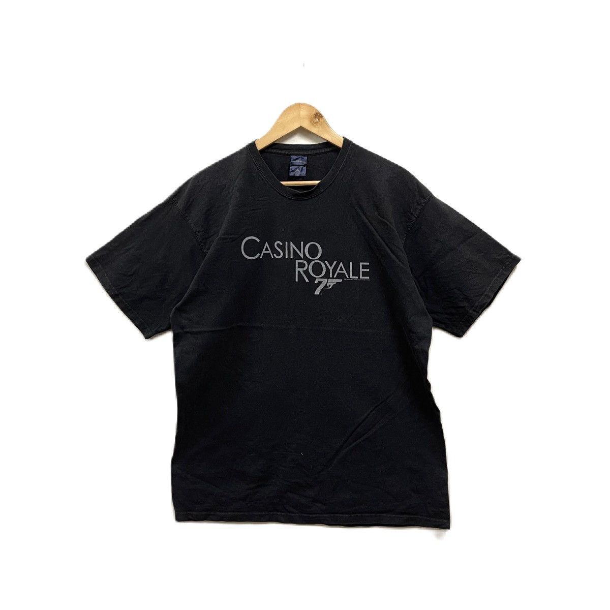 Vintage Vintage Casino Royale 2006 movie tshirt James Bond Size US L / EU 52-54 / 3 - 1 Thumbnail