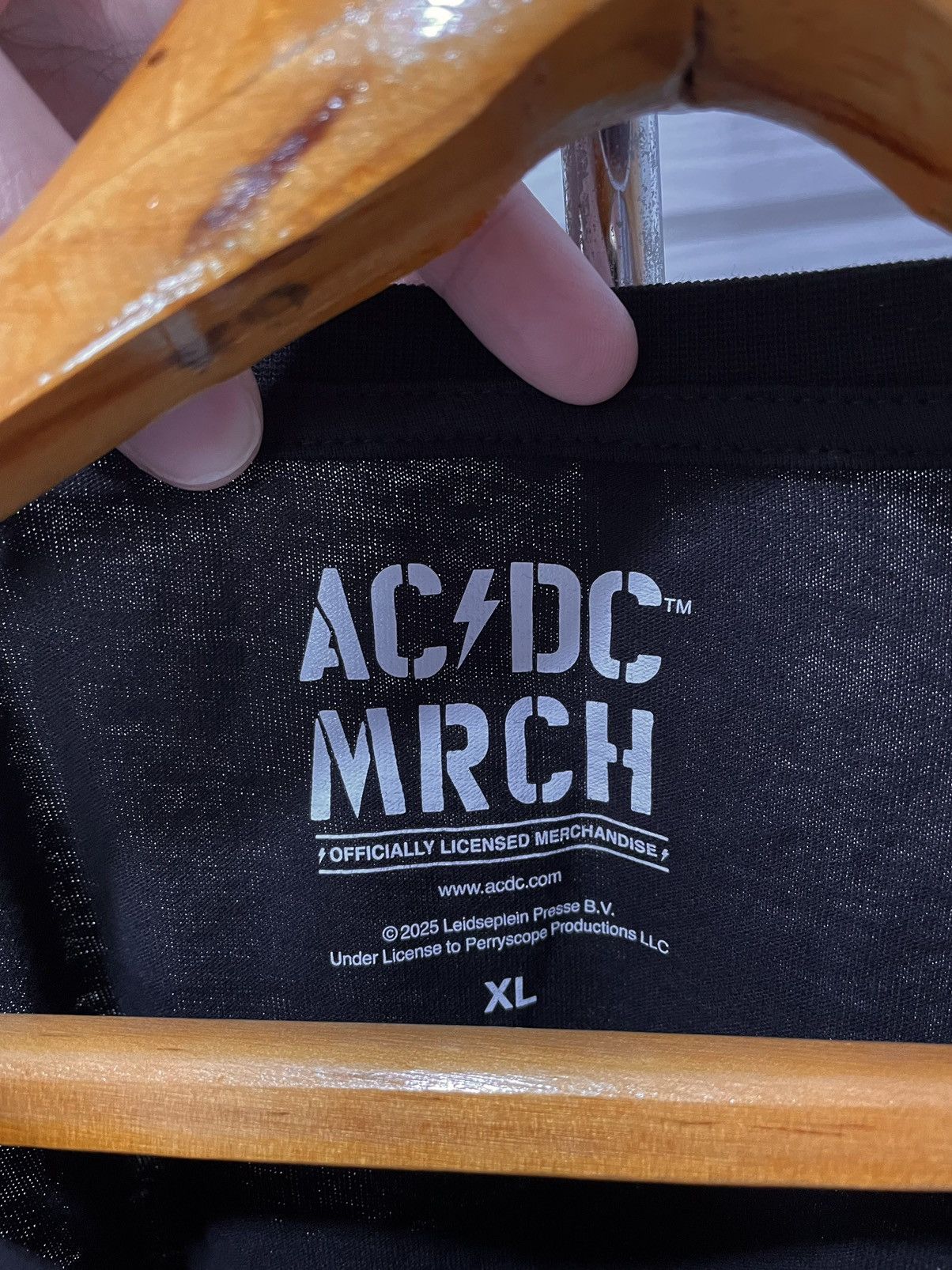 AC/DC AC⚡️DC LIVE 1978 POWERAGE (2025) Size US XL / EU 56 / 4 - 5 Thumbnail
