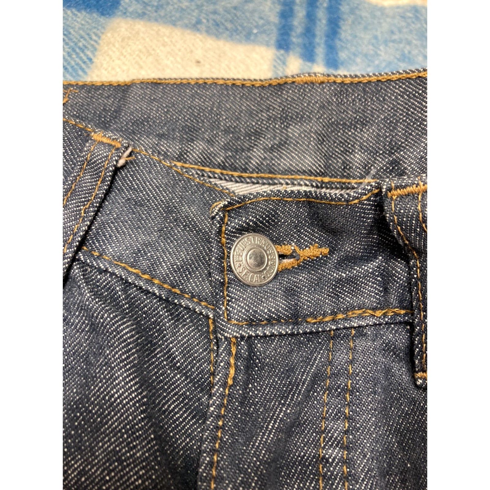 Levi's VINTAGE Levi’s 501 Jeans USA Button Fly Straight Dark Wash 32 x 32 Mens Blue 1980s Size US 32 / EU 48 - 4 Thumbnail