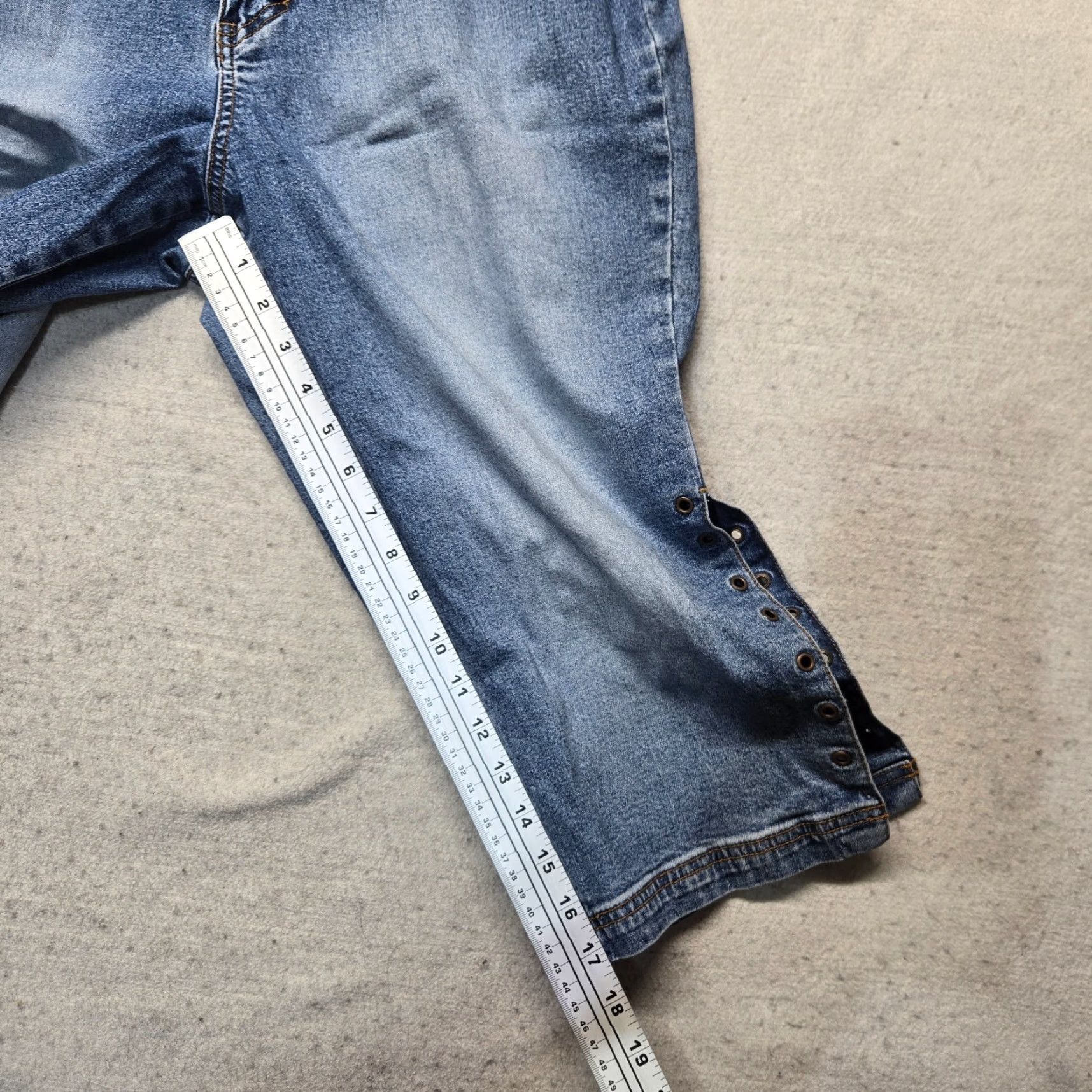 CO Revolt Jean Co Blue Denim Capri Jeans 16 Women Pockets Zipper Fly Button Regular Cotton Spandex Boyfriend Style Size 38" / US 16 / IT 52 - 6 Thumbnail