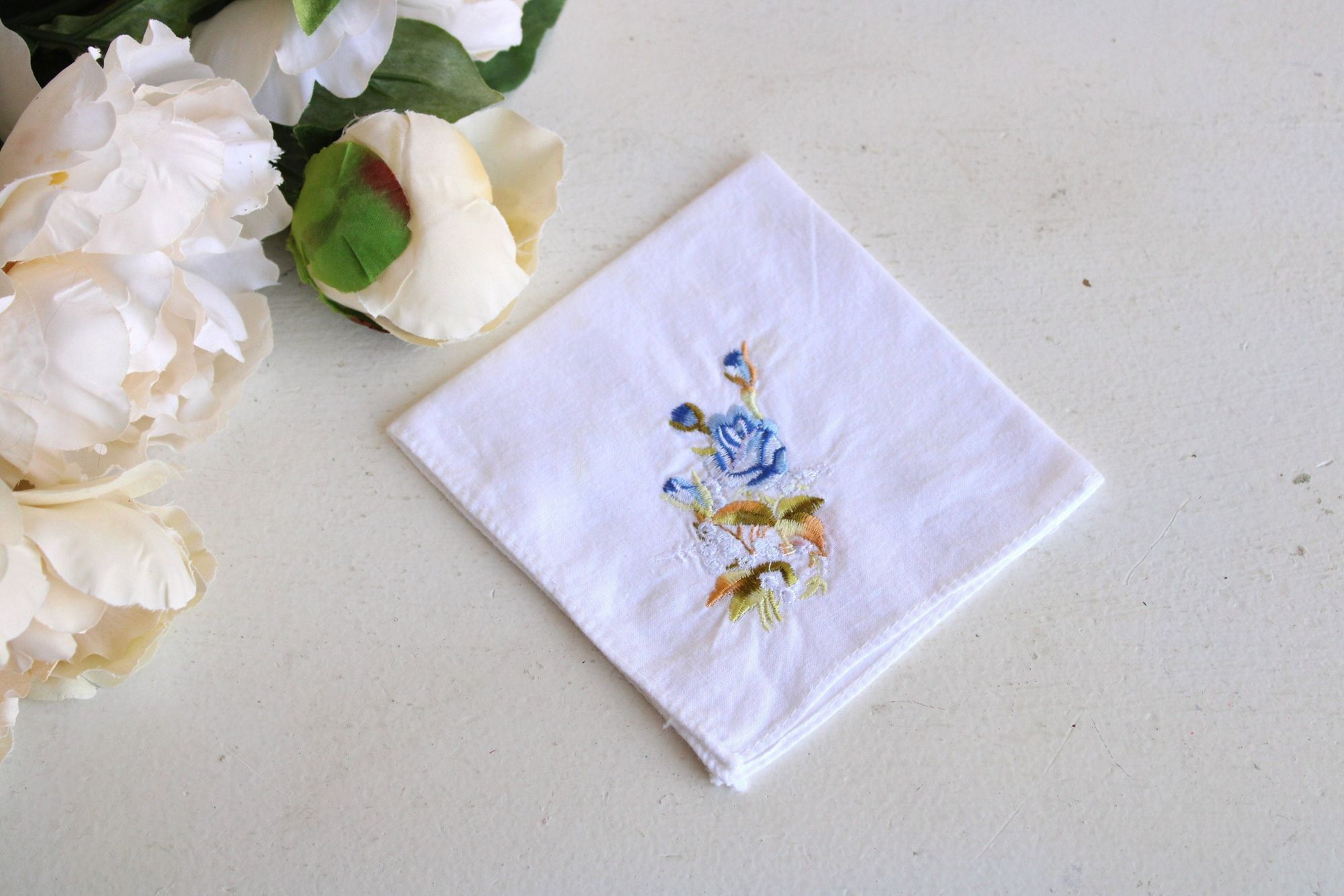 Vintage Vintage Handkerchief, White Cotton With Blue Embroidered Ros Size ONE SIZE - 1 Thumbnail